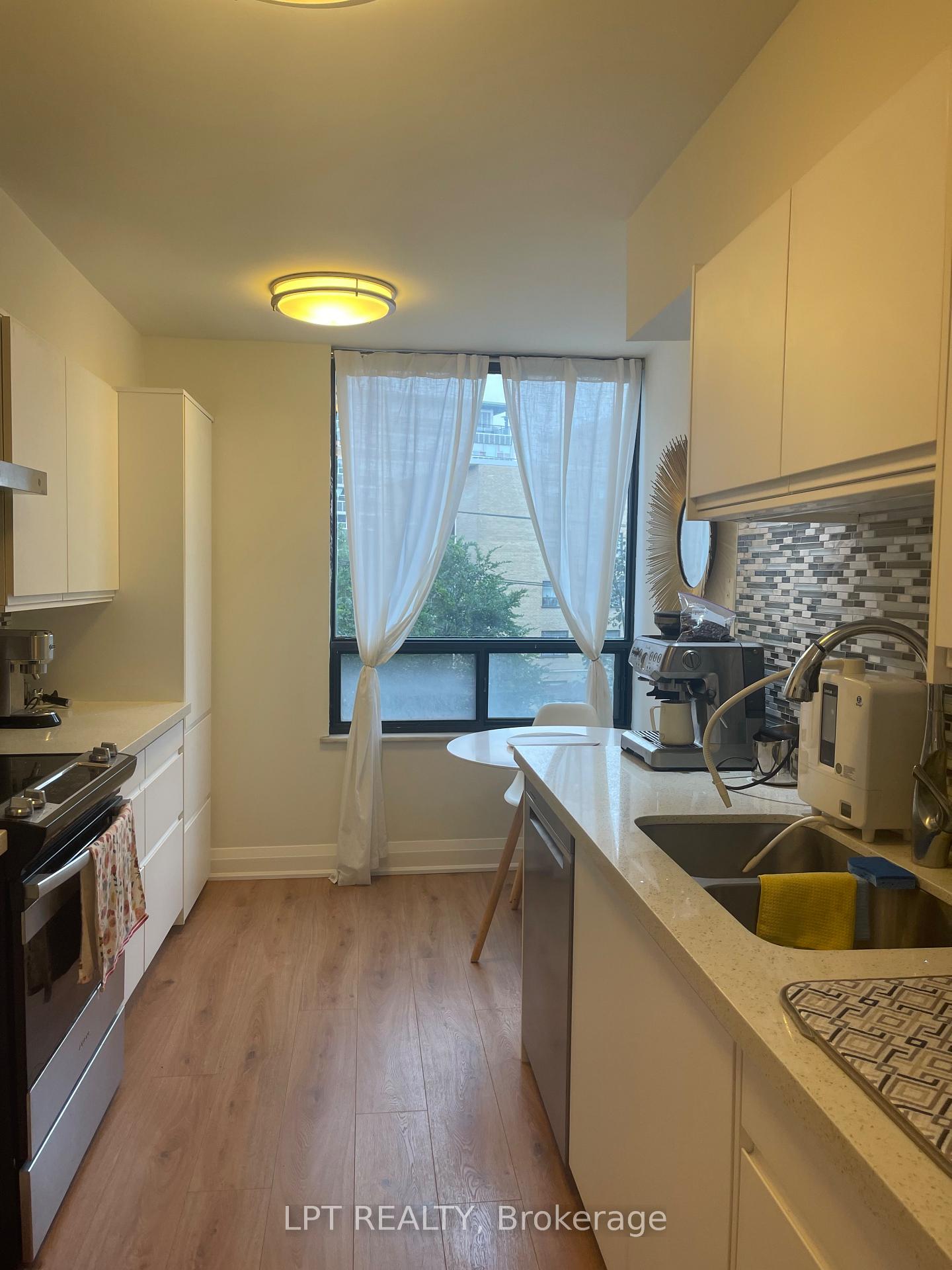 Photo 10 of Unit 402, 22 Shallmar Boulevard, Toronto, Forest Hill North — HOMEH