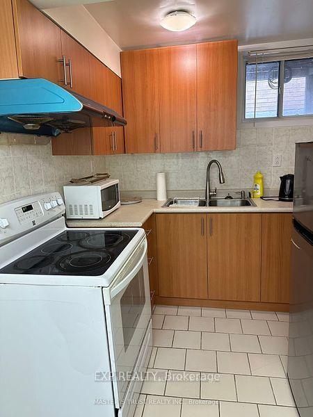 Photo 5 of Unit Lower, 20 maureen Drive N, North York, Bayview Village — HOMEH