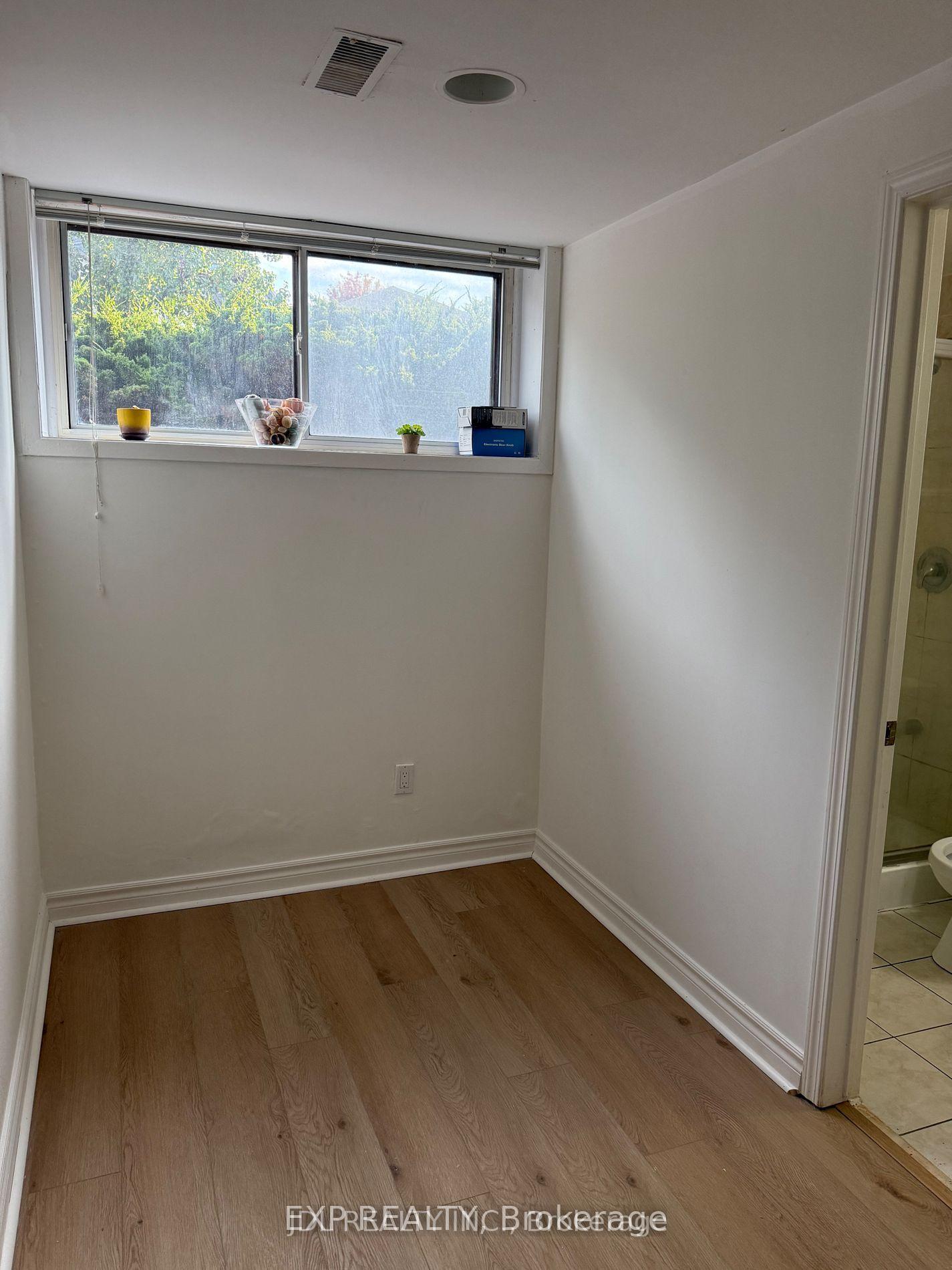 Photo 8 of Unit Lower, 20 maureen Drive N, North York, Bayview Village — HOMEH