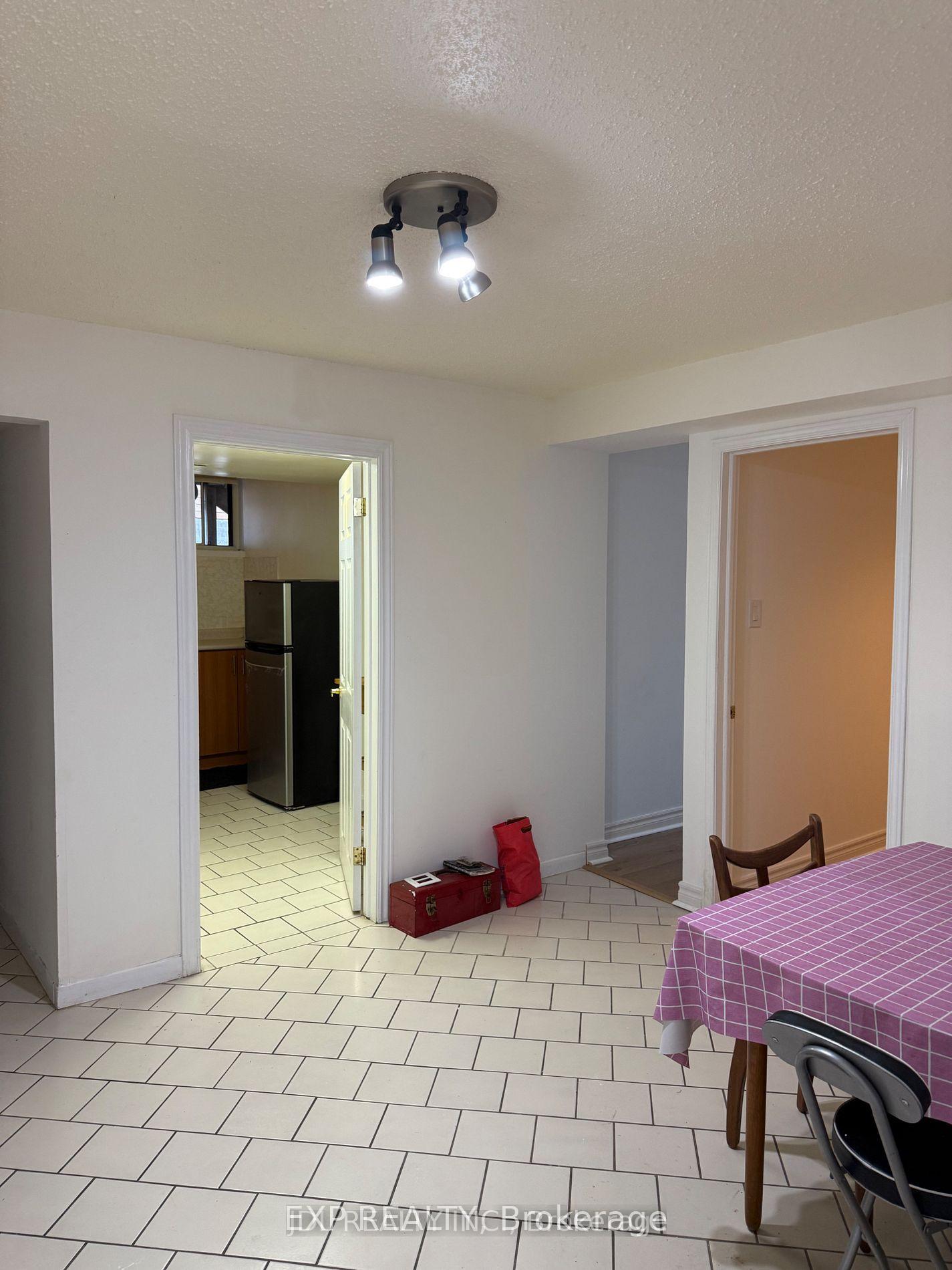 Photo 9 of Unit Lower, 20 maureen Drive N, North York, Bayview Village — HOMEH