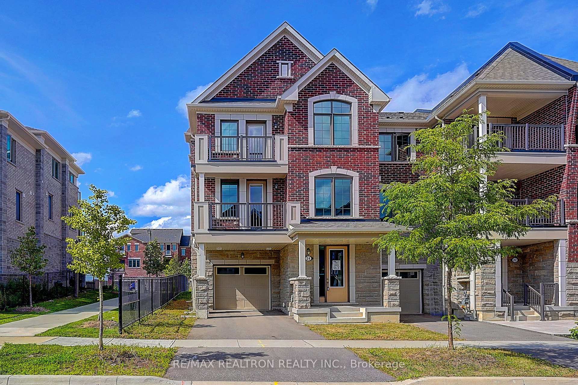 Photo 1 of 24 Thomas Frisby Jr Crescent, Markham, Victoria Square — HOMEH