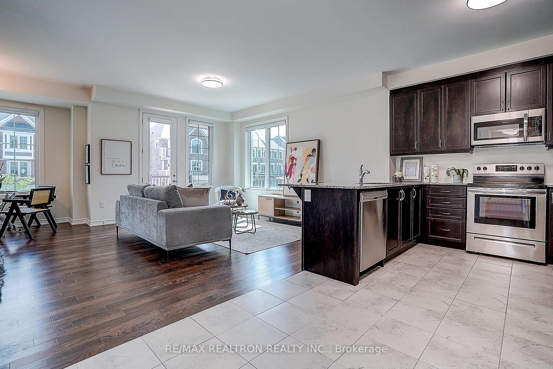 Photo 5 of 24 Thomas Frisby Jr Crescent, Markham, Victoria Square — HOMEH