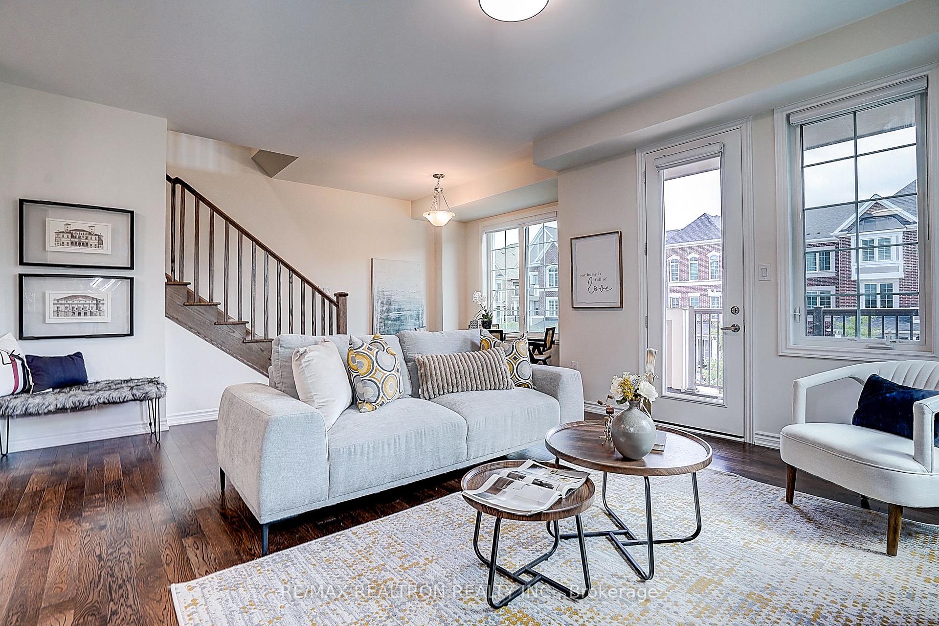 Photo 11 of 24 Thomas Frisby Jr Crescent, Markham, Victoria Square — HOMEH