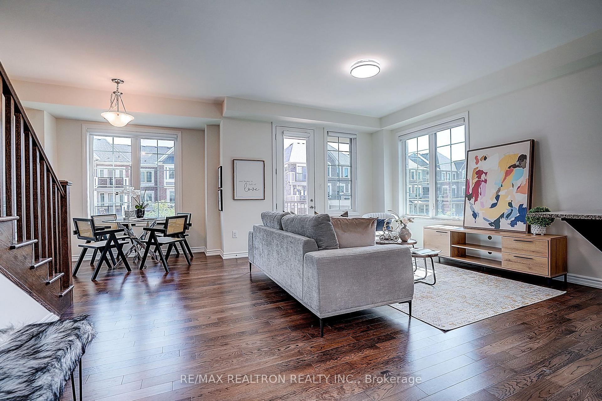 Photo 12 of 24 Thomas Frisby Jr Crescent, Markham, Victoria Square — HOMEH