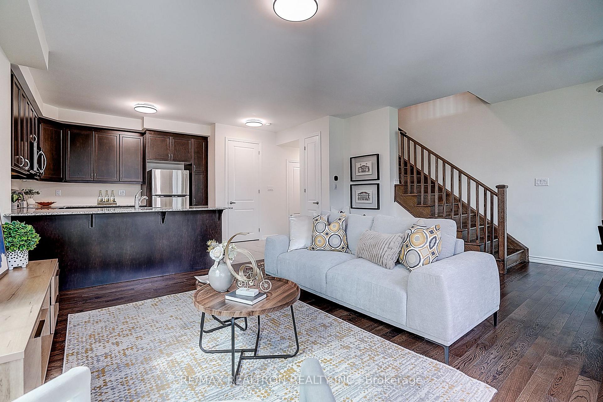 Photo 17 of 24 Thomas Frisby Jr Crescent, Markham, Victoria Square — HOMEH