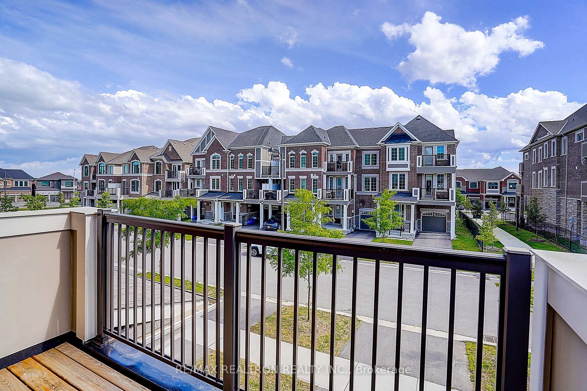 Photo 25 of 24 Thomas Frisby Jr Crescent, Markham, Victoria Square — HOMEH