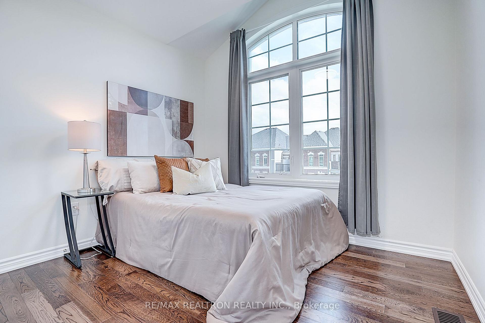Photo 33 of 24 Thomas Frisby Jr Crescent, Markham, Victoria Square — HOMEH
