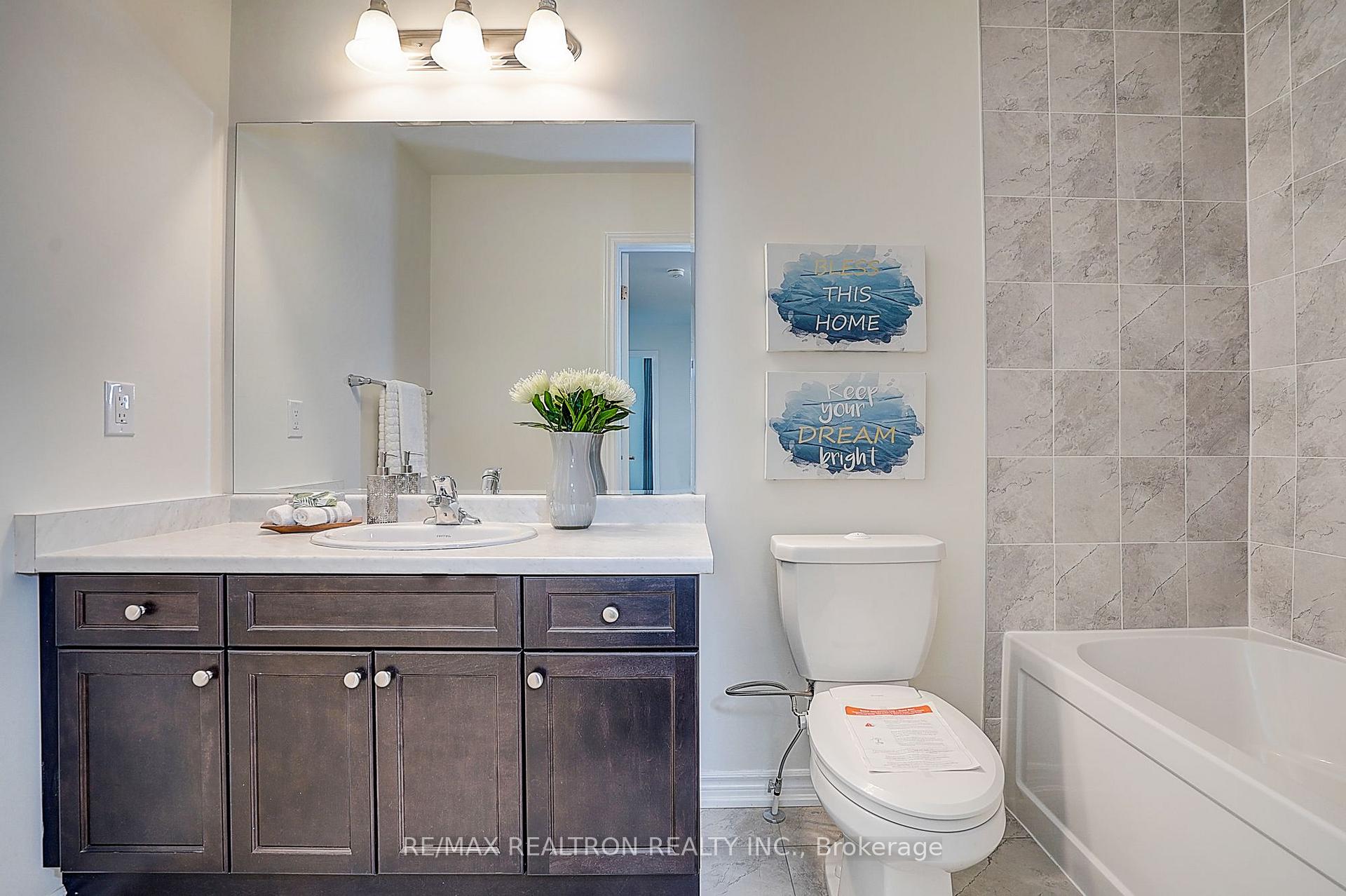 Photo 35 of 24 Thomas Frisby Jr Crescent, Markham, Victoria Square — HOMEH