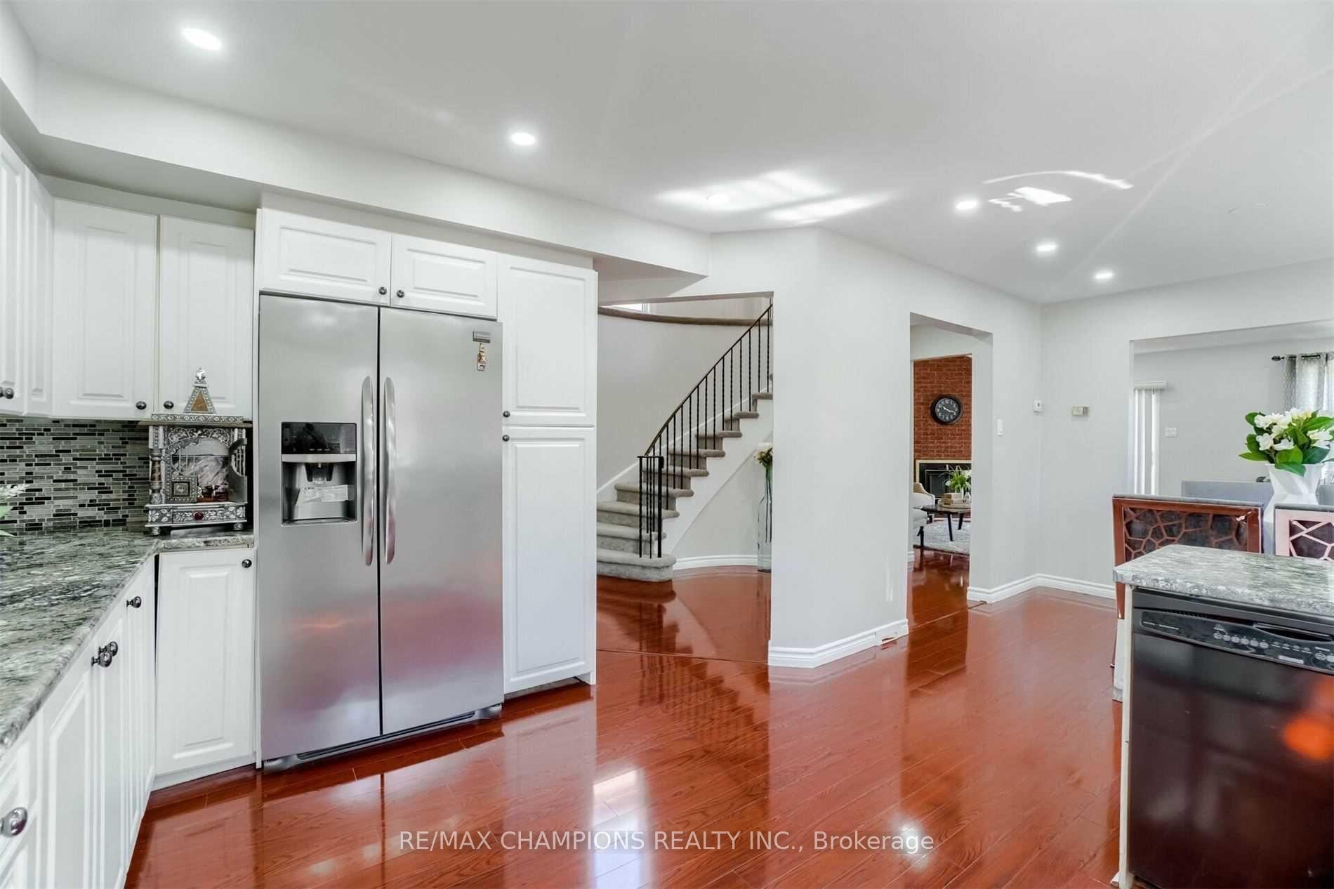 Photo 5 of 60 Banting Crescent, Brampton, Fletcher's West — HOMEH