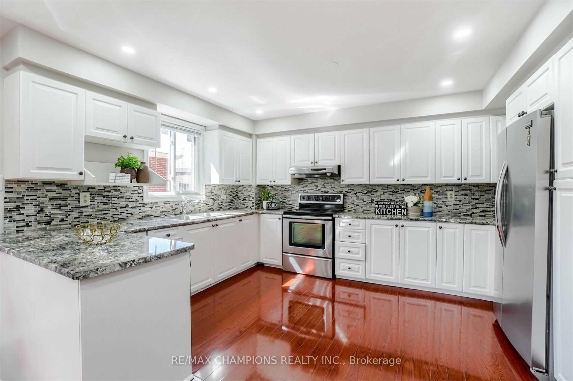 Photo 6 of 60 Banting Crescent, Brampton, Fletcher's West — HOMEH
