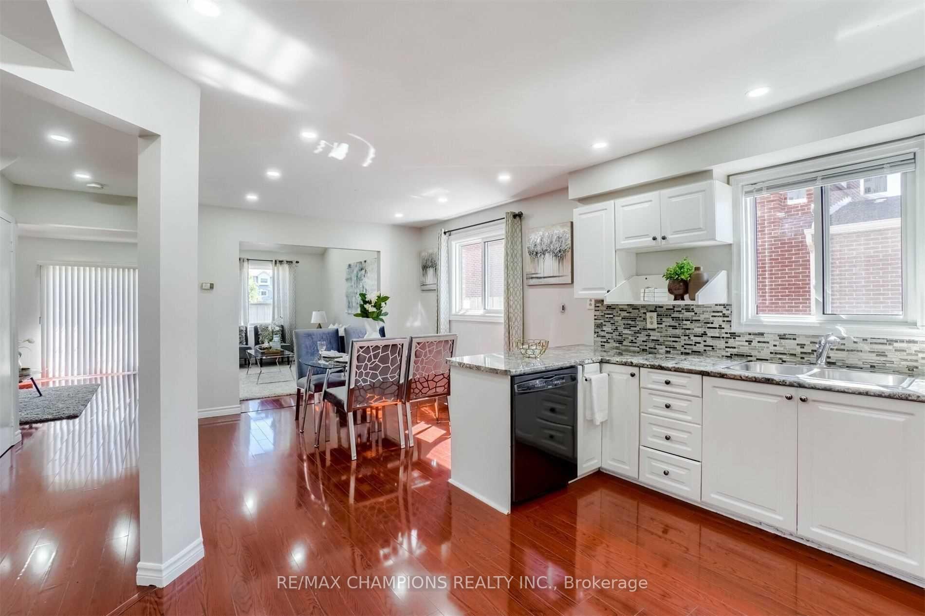 Photo 8 of 60 Banting Crescent, Brampton, Fletcher's West — HOMEH