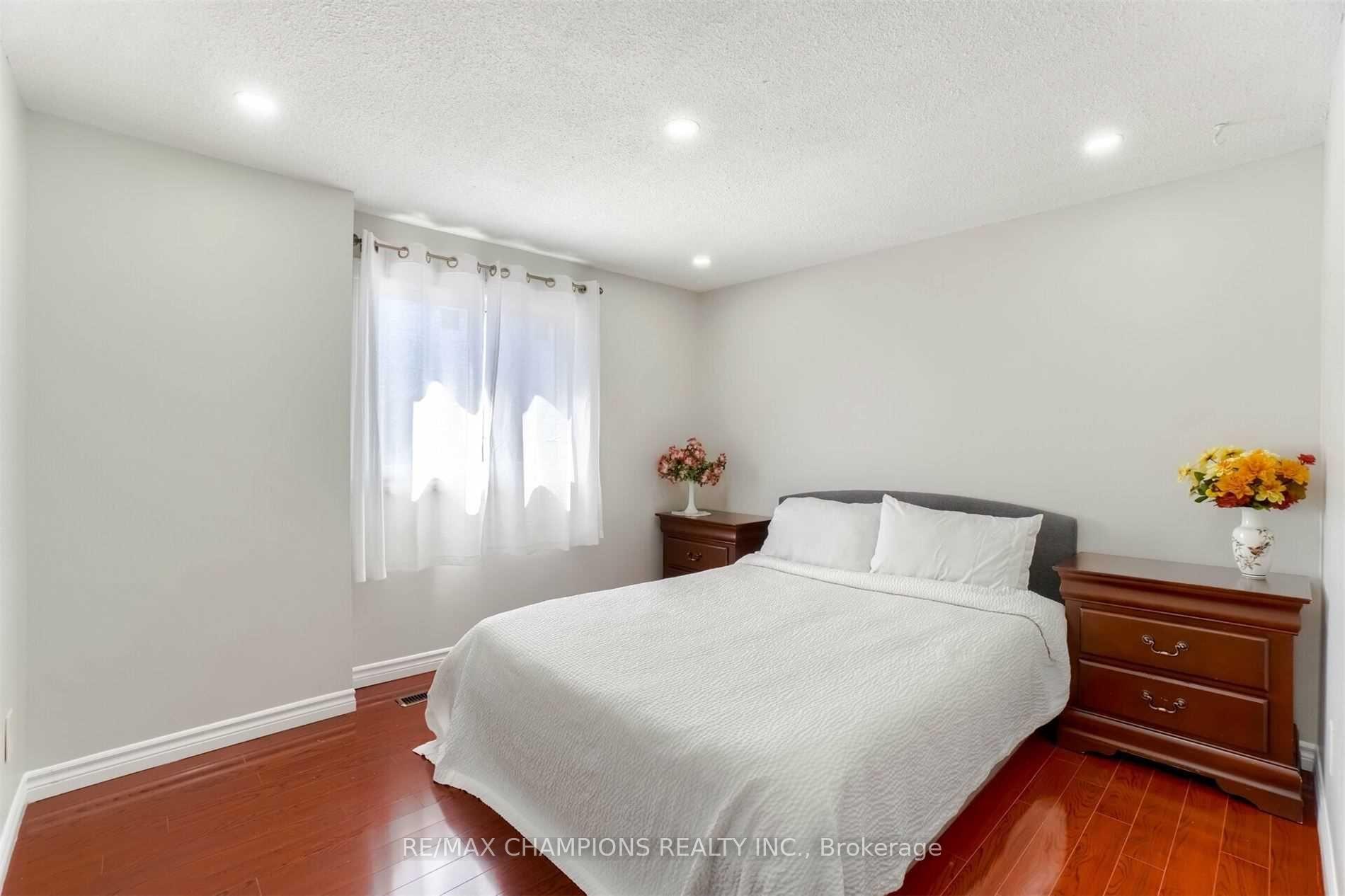Photo 25 of 60 Banting Crescent, Brampton, Fletcher's West — HOMEH