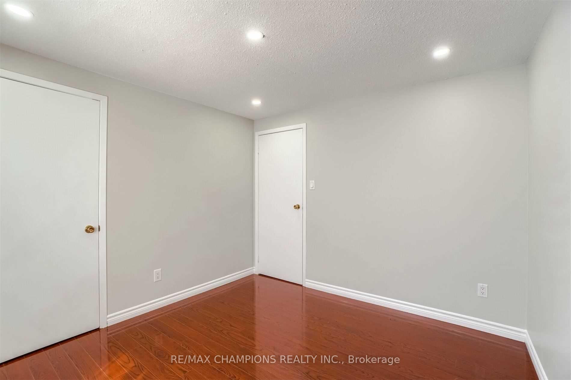 Photo 27 of 60 Banting Crescent, Brampton, Fletcher's West — HOMEH
