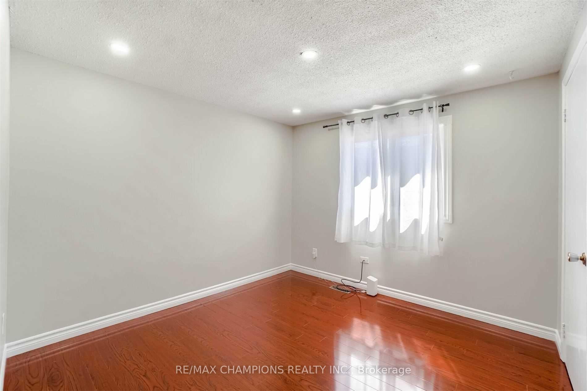 Photo 26 of 60 Banting Crescent, Brampton, Fletcher's West — HOMEH
