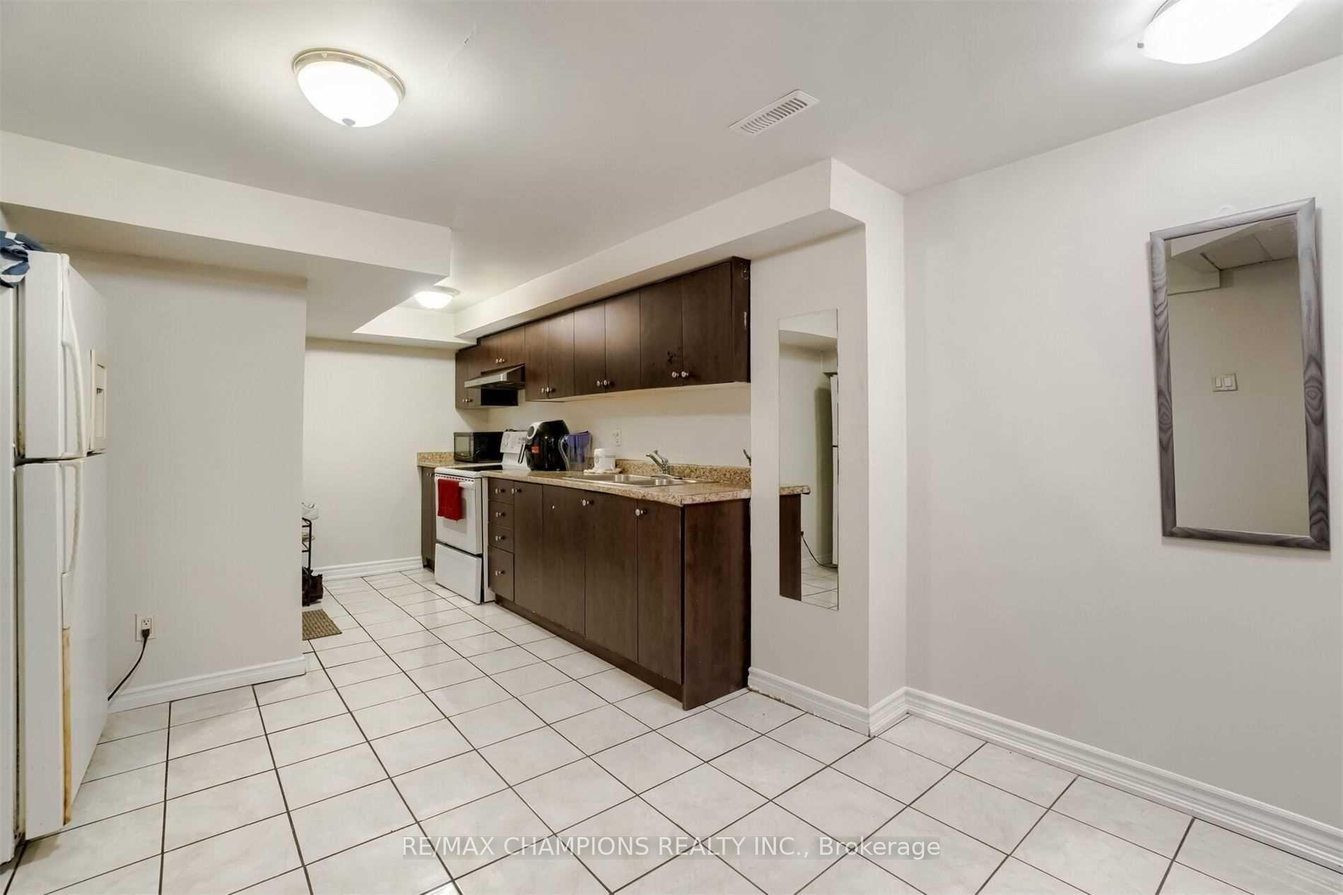 Photo 31 of 60 Banting Crescent, Brampton, Fletcher's West — HOMEH