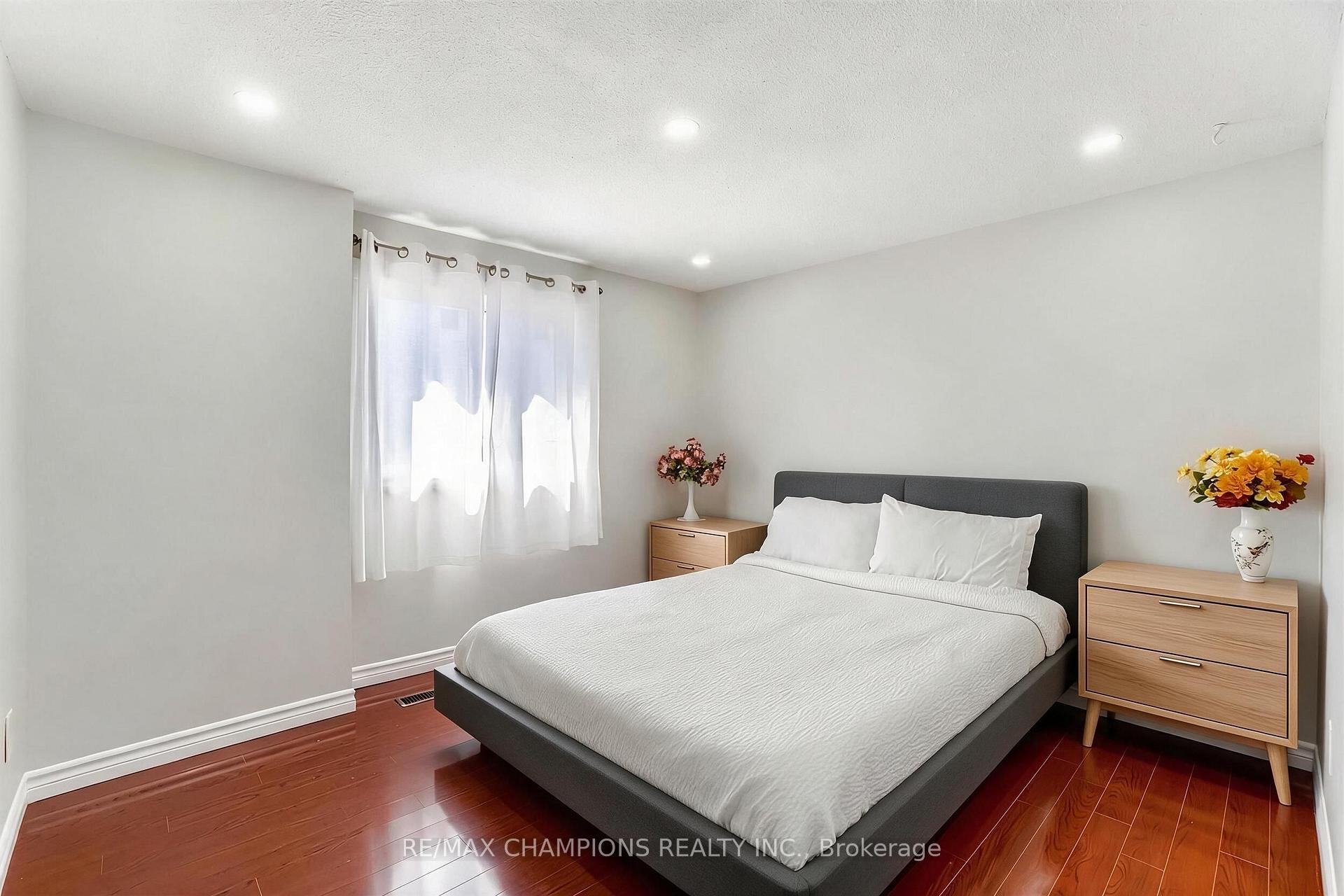 Photo 21 of 60 Banting Crescent, Brampton, Fletcher's West — HOMEH