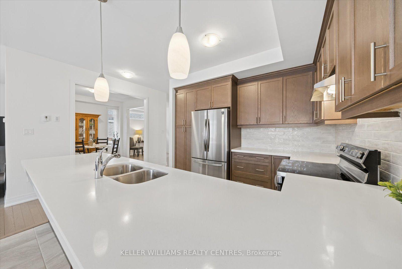 Photo 10 of 41 Mabern Street, Barrie, Rural Barrie Southwest — HOMEH