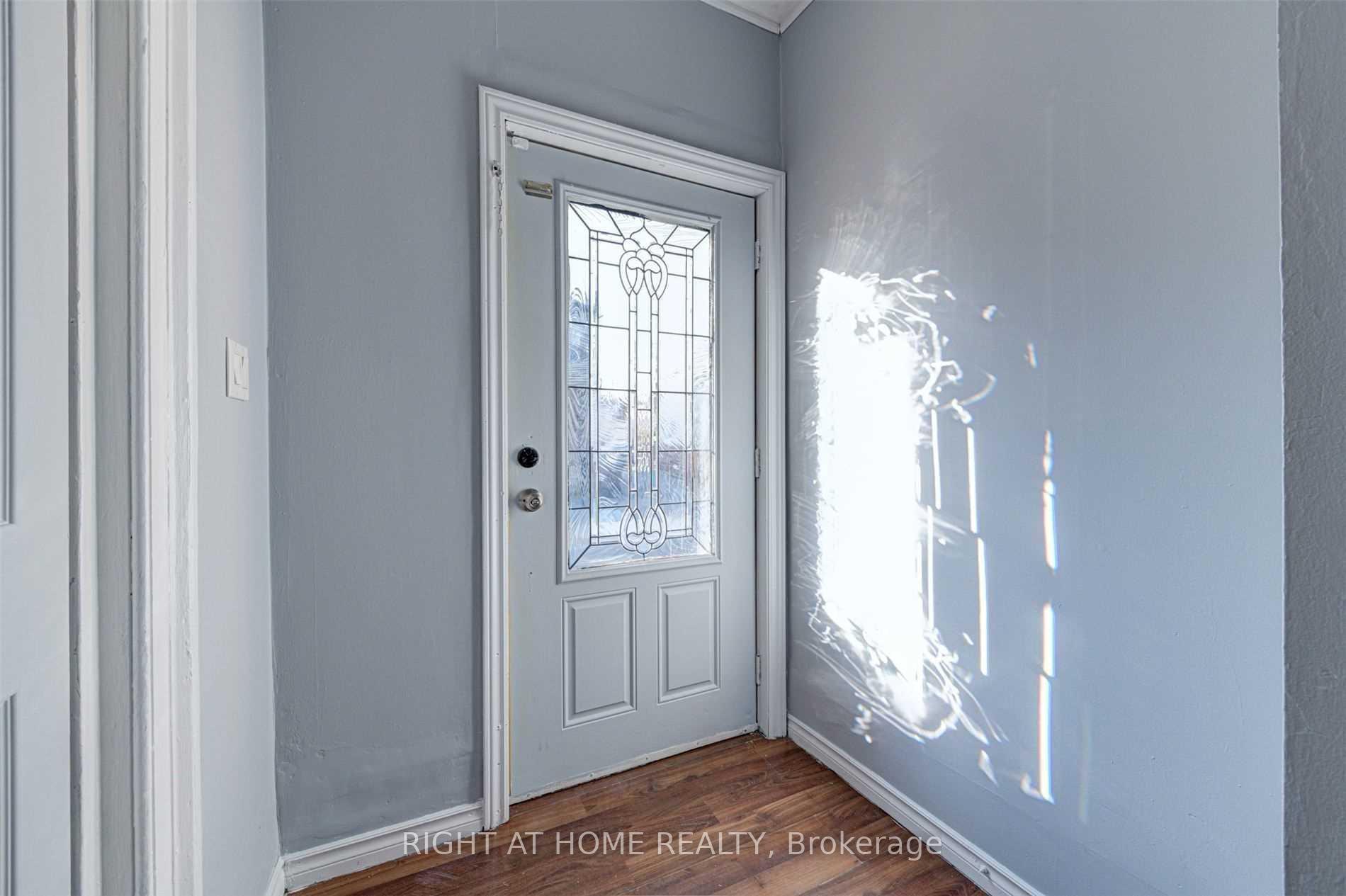 Photo 2 of Unit Main Fl, 5 William Street, Brampton, Queen Street Corridor — HOMEH