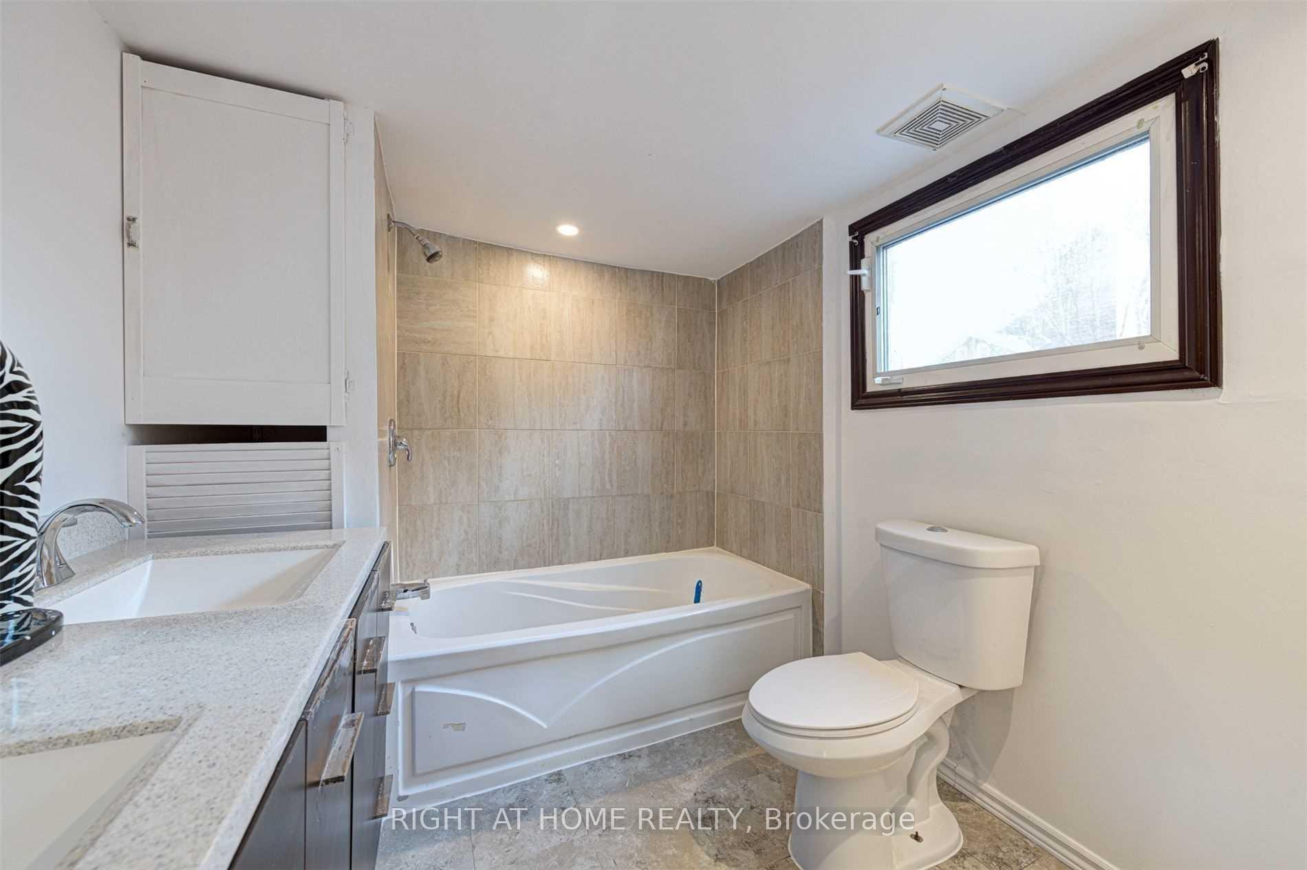Photo 16 of Unit Main Fl, 5 William Street, Brampton, Queen Street Corridor — HOMEH