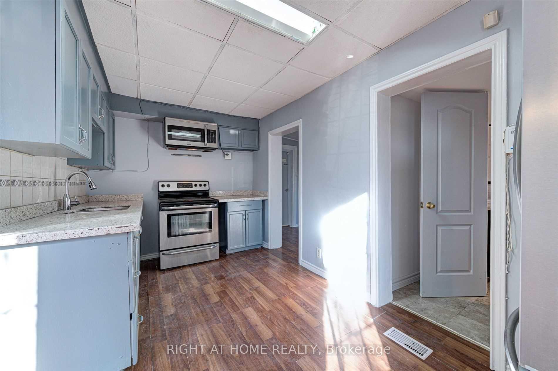 Photo 13 of Unit Main Fl, 5 William Street, Brampton, Queen Street Corridor — HOMEH