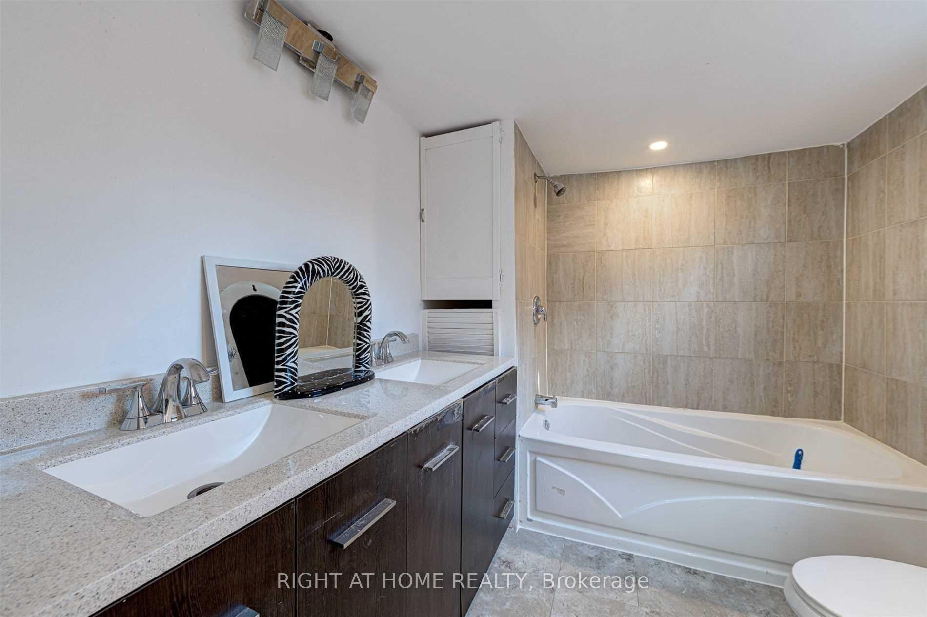 Photo 17 of Unit Main Fl, 5 William Street, Brampton, Queen Street Corridor — HOMEH