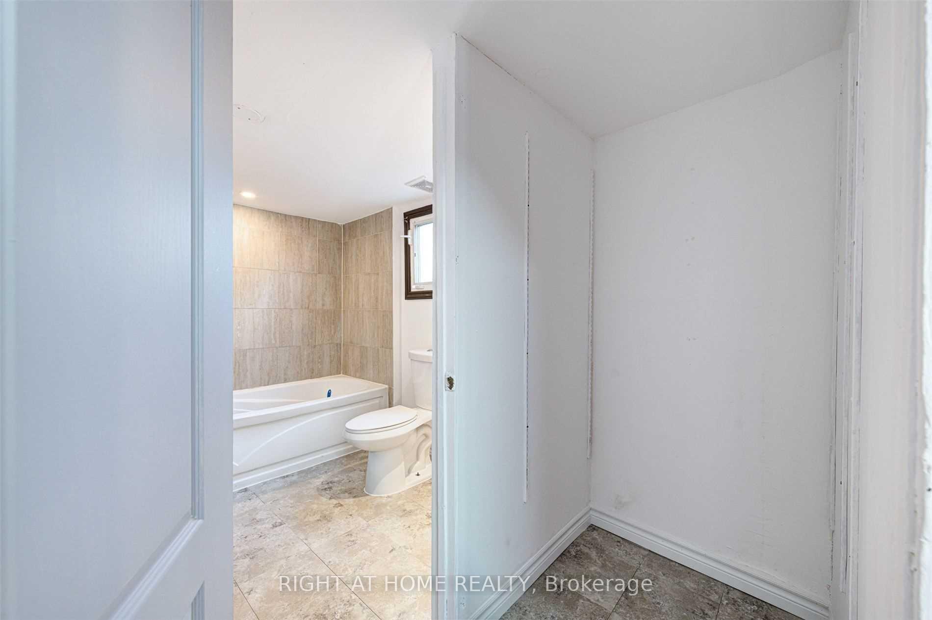 Photo 18 of Unit Main Fl, 5 William Street, Brampton, Queen Street Corridor — HOMEH