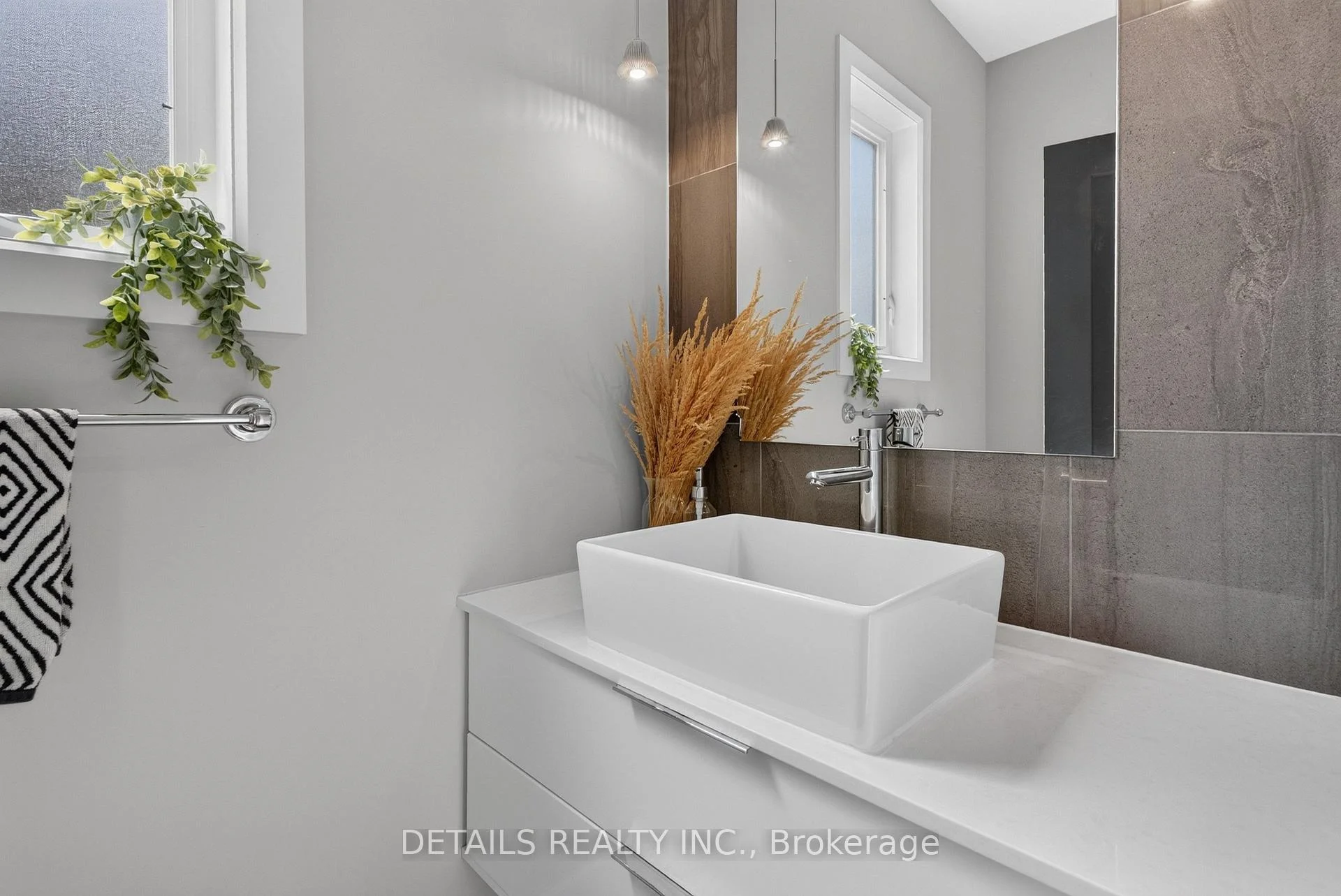 Photo 18 of 296 Kirchoffer Avenue, Ottawa, Westboro West — HOMEH