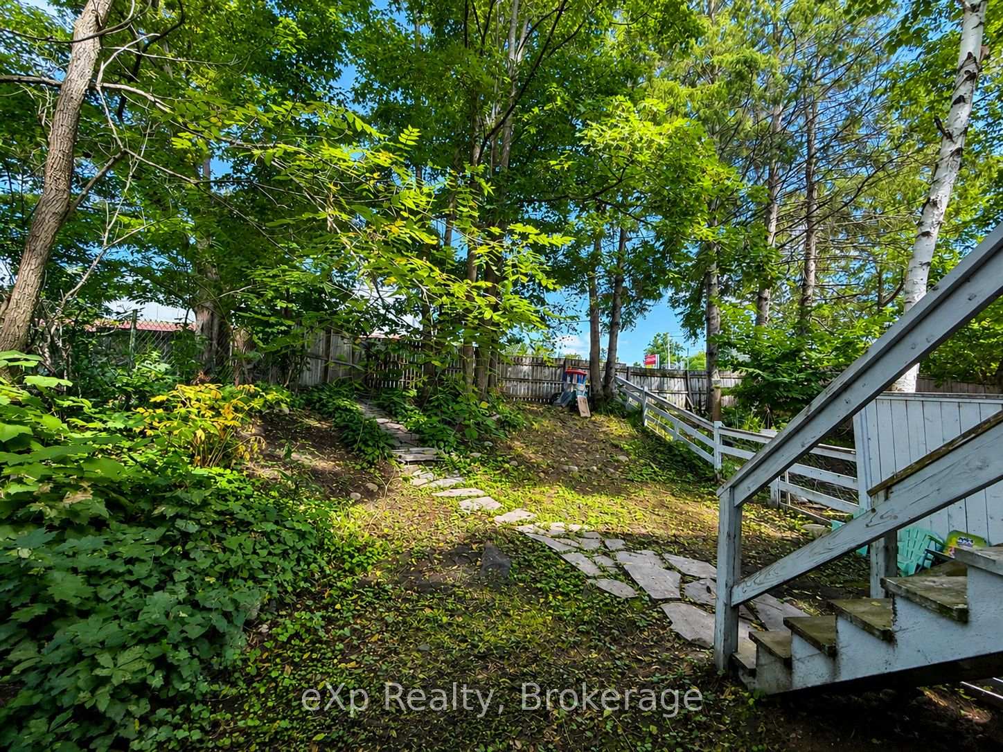 Photo 5 of 560 John Street S, Gravenhurst, Muskoka (S) — HOMEH