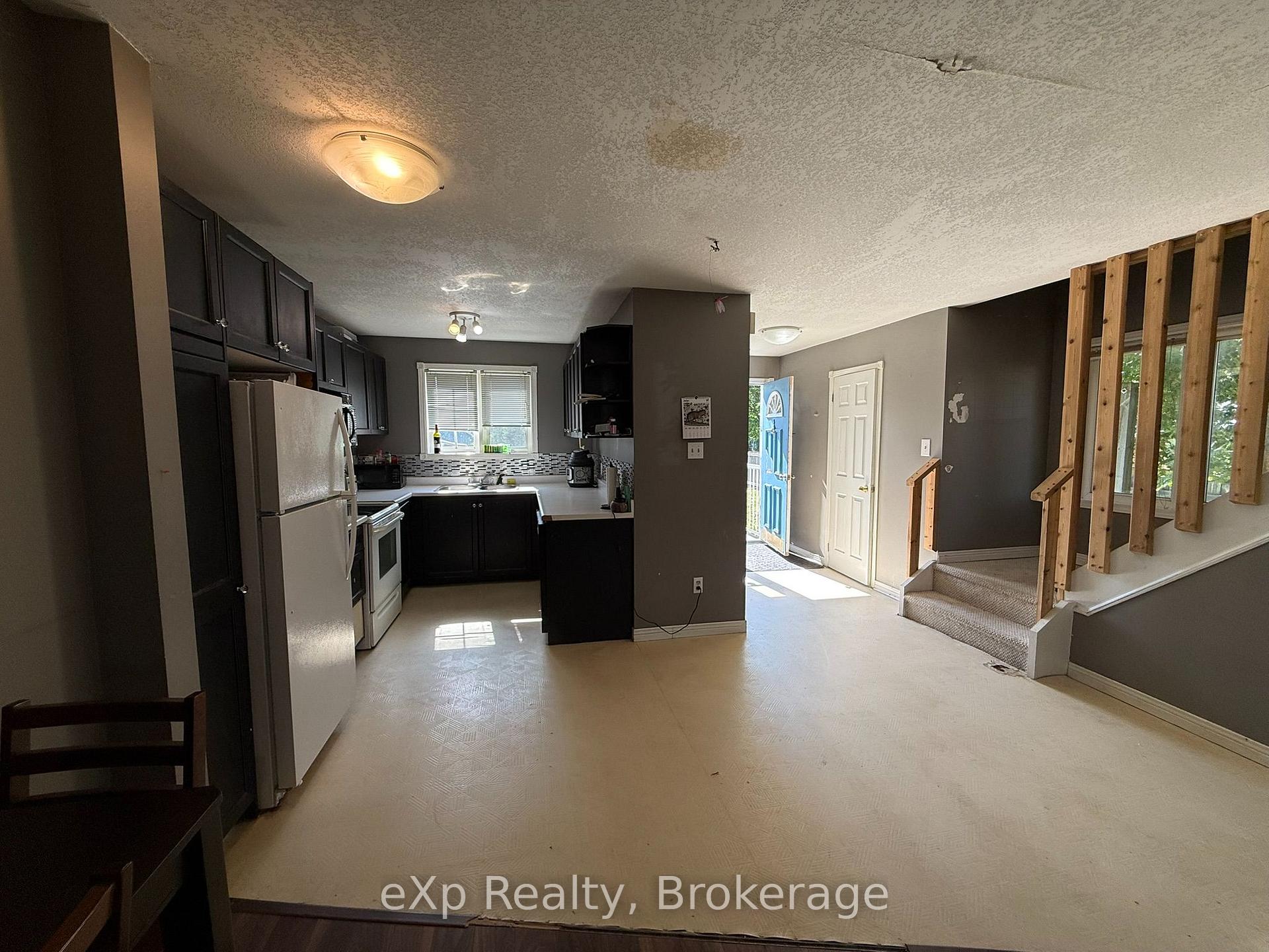 Photo 7 of 560 John Street S, Gravenhurst, Muskoka (S) — HOMEH