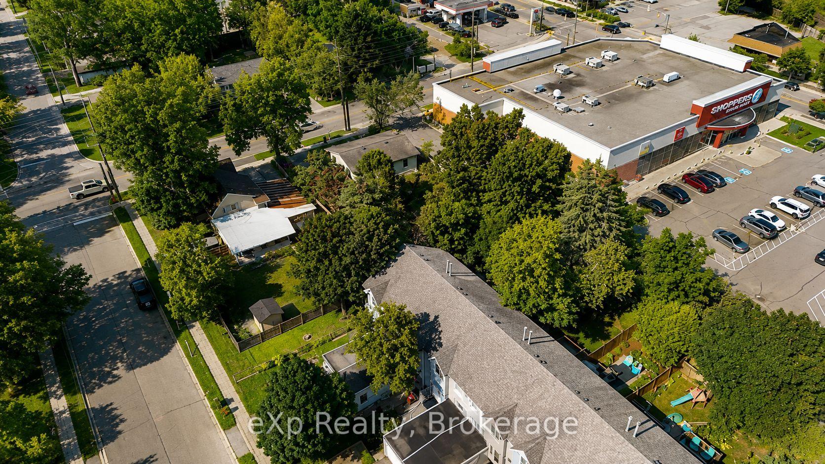 Photo 3 of 560 John Street S, Gravenhurst, Muskoka (S) — HOMEH