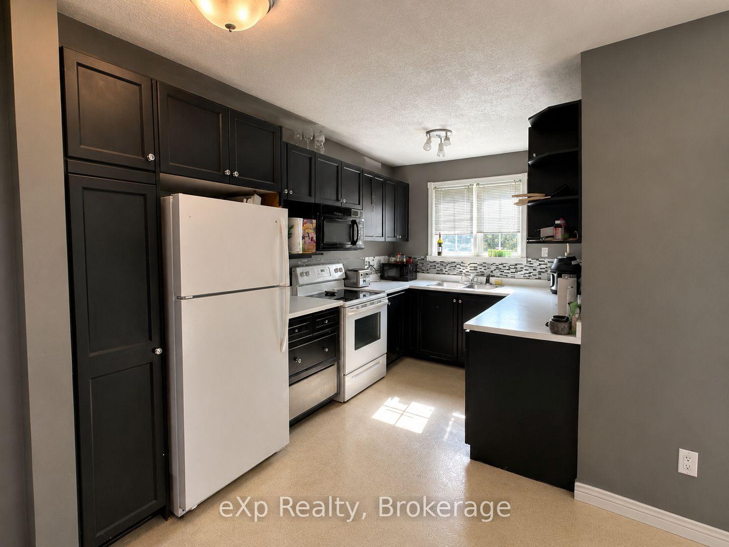 Photo 11 of 560 John Street S, Gravenhurst, Muskoka (S) — HOMEH