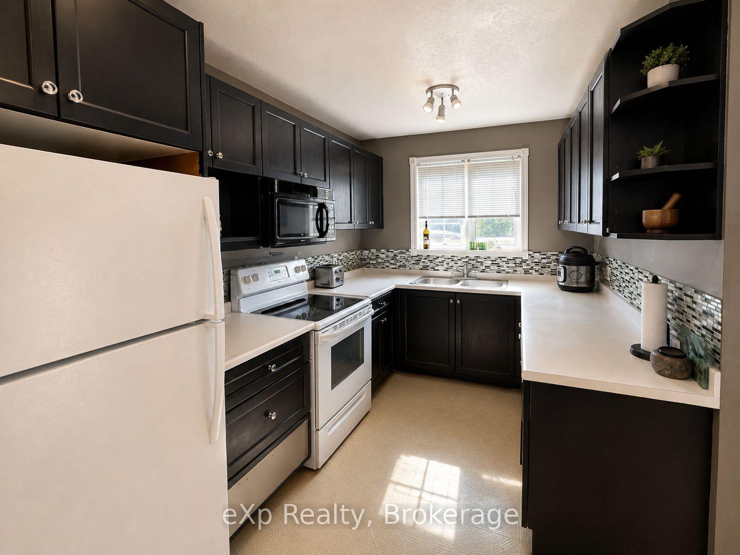 Photo 12 of 560 John Street S, Gravenhurst, Muskoka (S) — HOMEH
