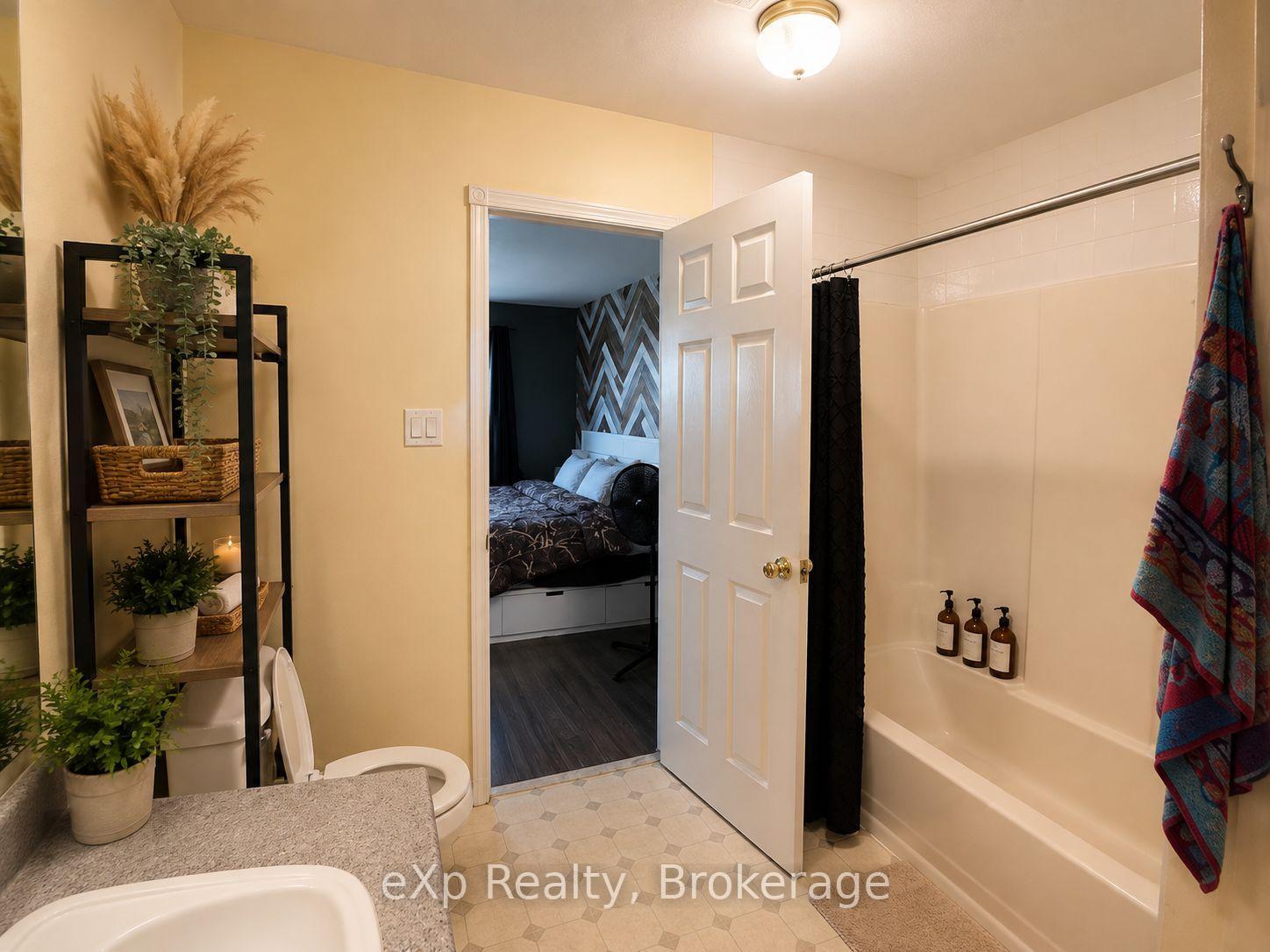 Photo 23 of 560 John Street S, Gravenhurst, Muskoka (S) — HOMEH