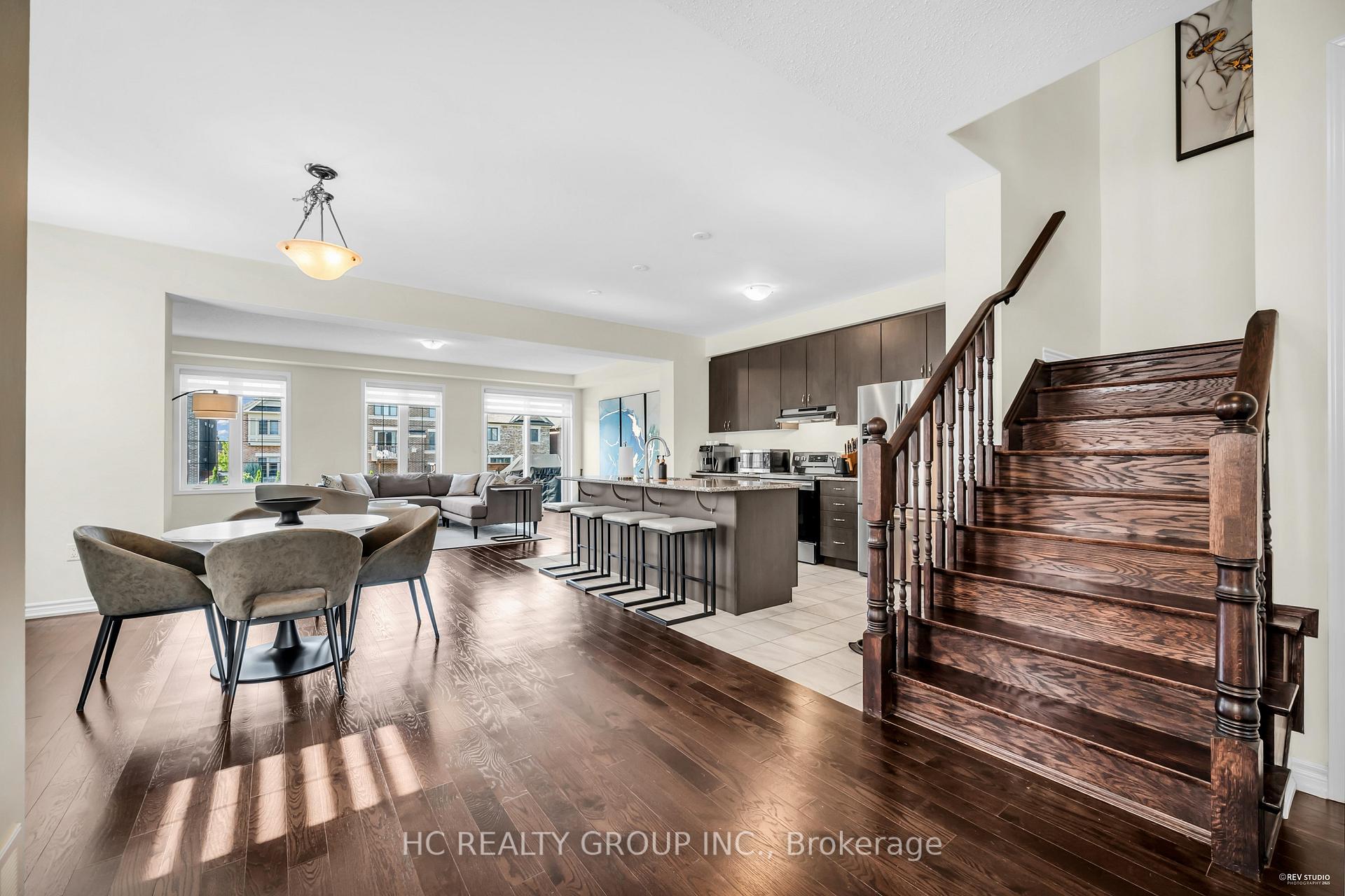 Photo 5 of 50 Faust Ridge, Vaughan, Kleinburg — HOMEH