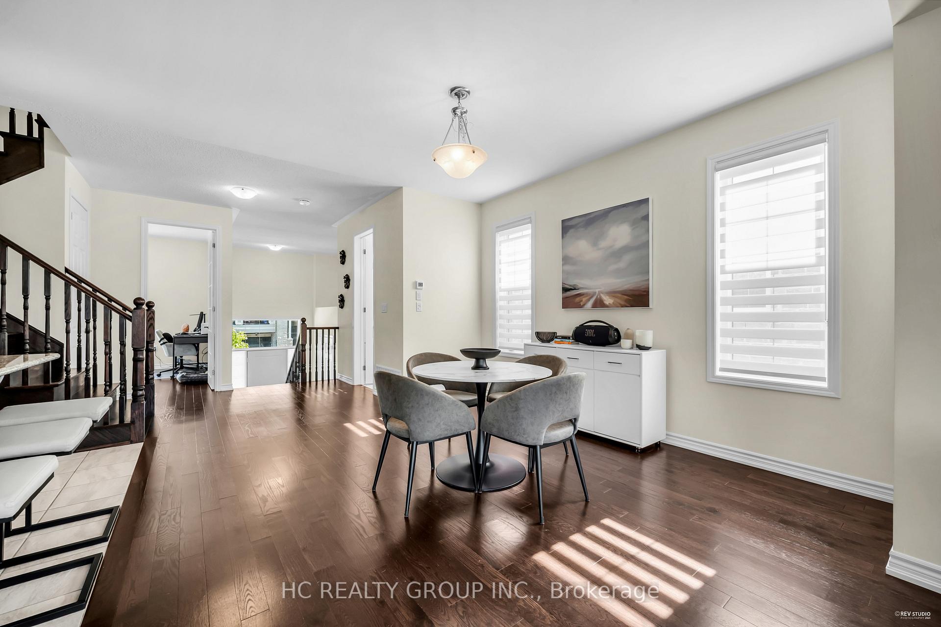 Photo 4 of 50 Faust Ridge, Vaughan, Kleinburg — HOMEH