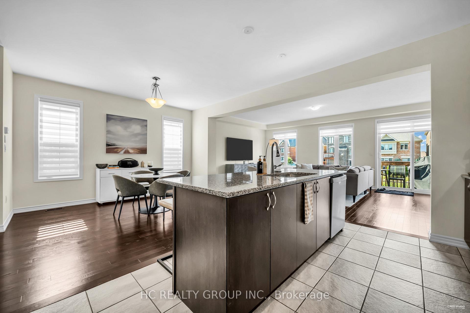 Photo 8 of 50 Faust Ridge, Vaughan, Kleinburg — HOMEH