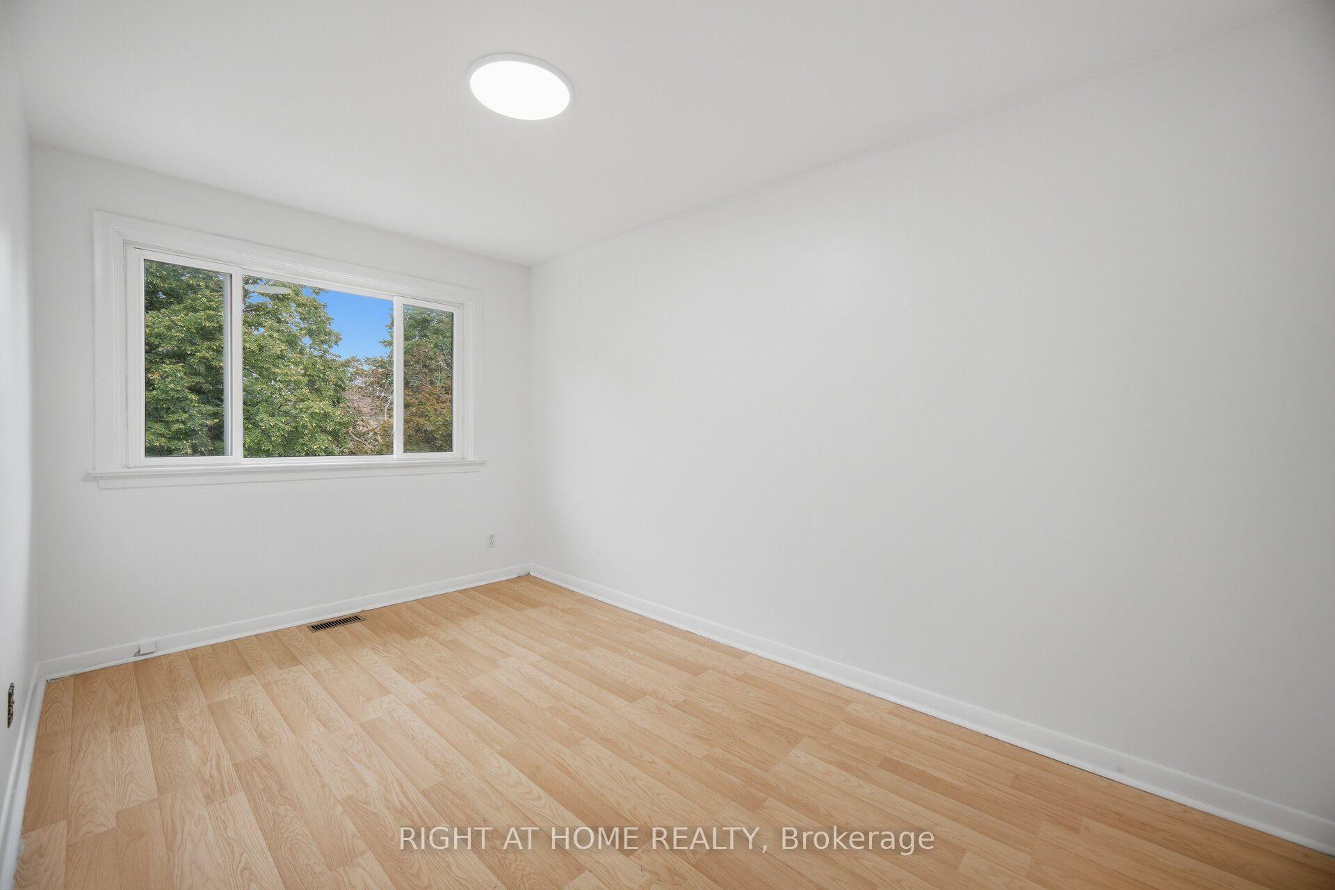 Photo 21 of 36 Rushley Drive, Scarborough, Bendale — HOMEH