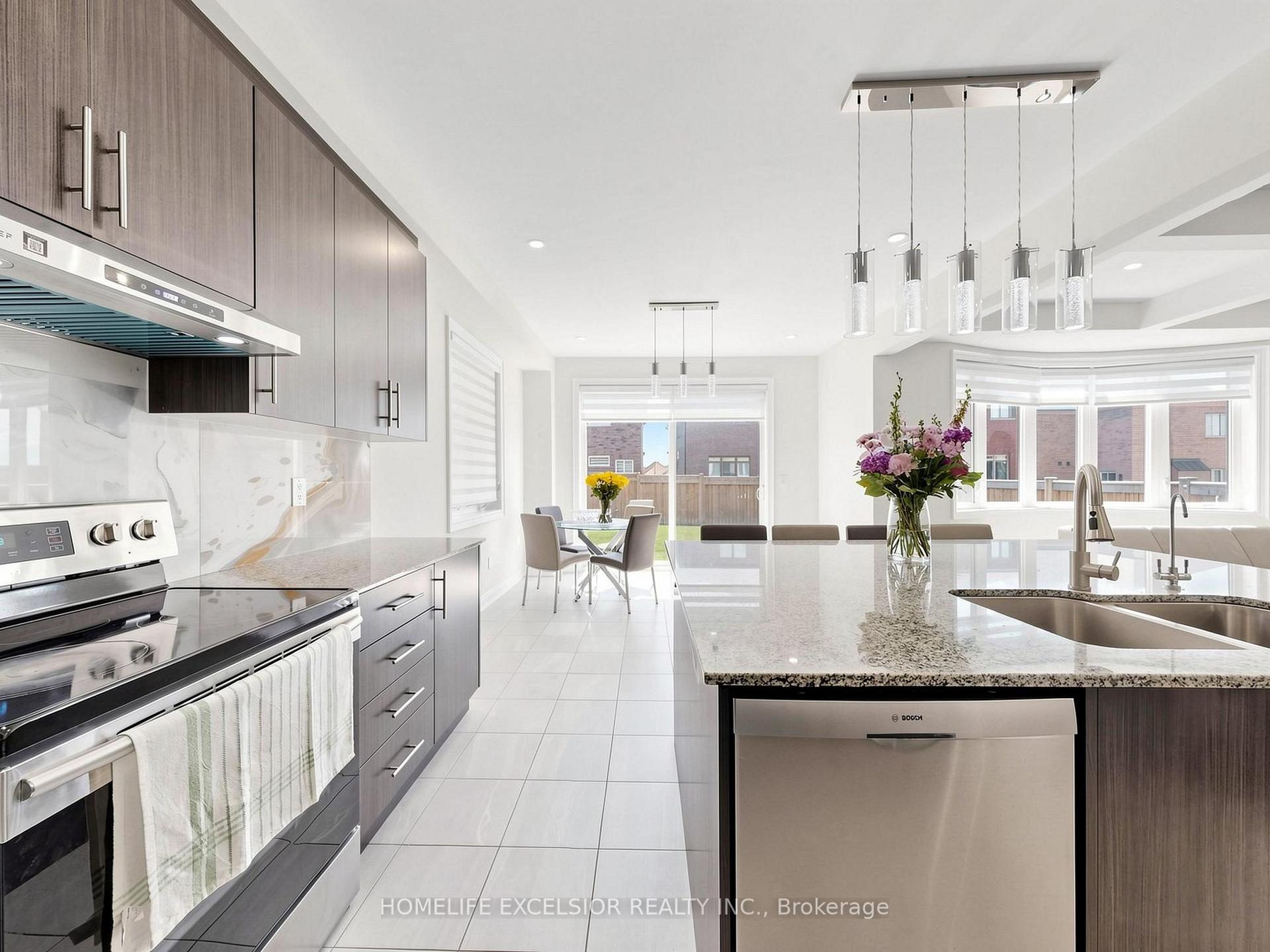 Photo 7 of 5 Manor Hampton Street, East Gwillimbury, Sharon — HOMEH