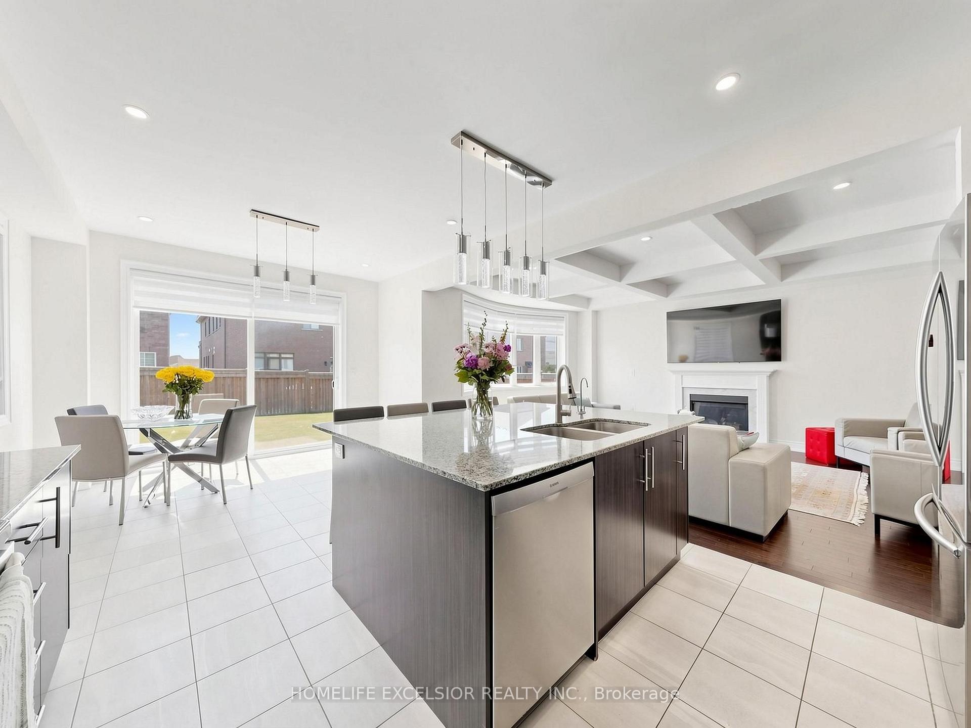 Photo 8 of 5 Manor Hampton Street, East Gwillimbury, Sharon — HOMEH