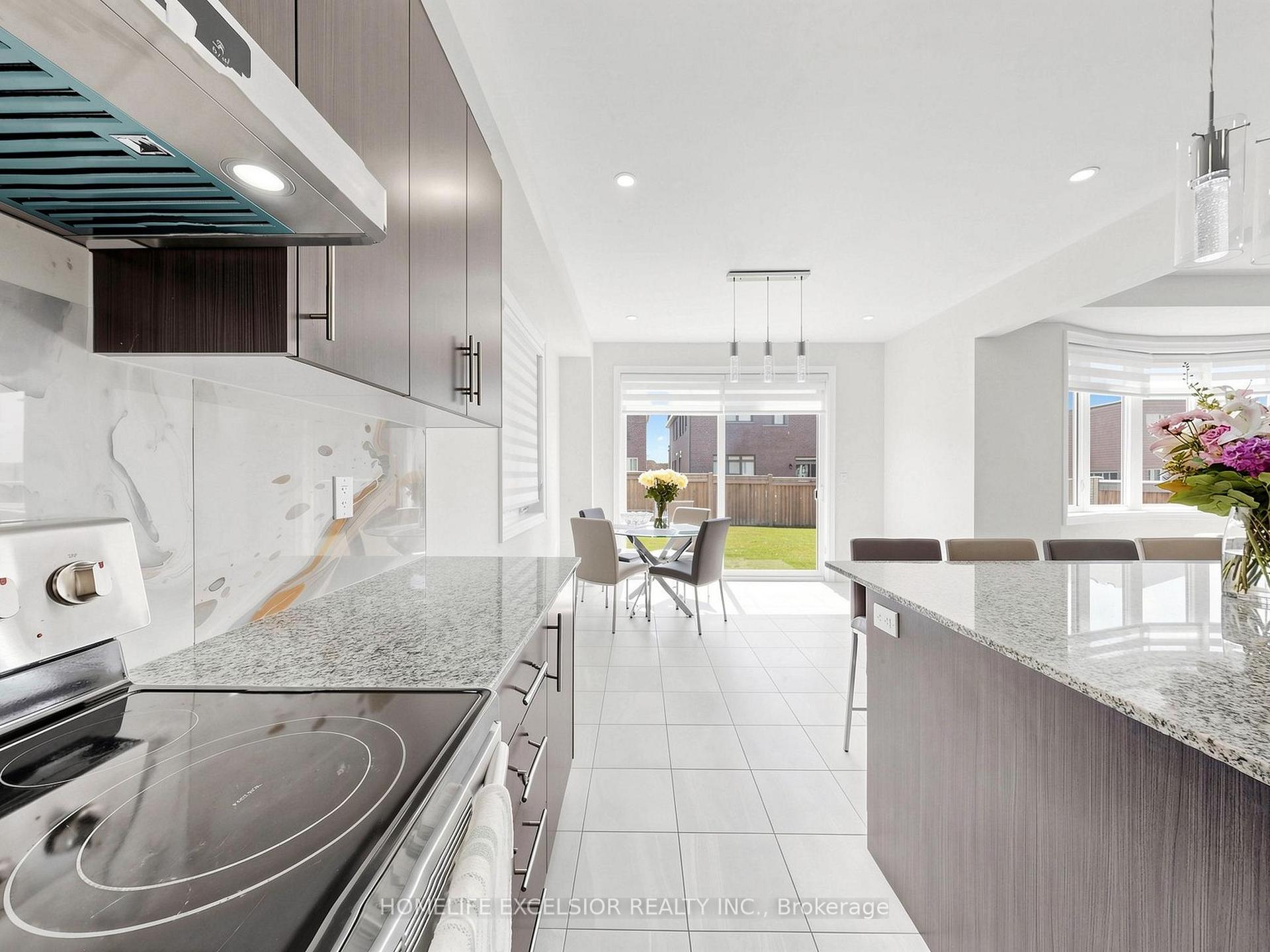Photo 9 of 5 Manor Hampton Street, East Gwillimbury, Sharon — HOMEH