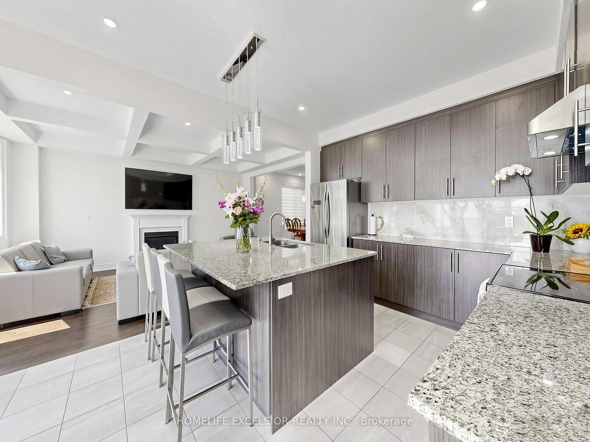 Photo 10 of 5 Manor Hampton Street, East Gwillimbury, Sharon — HOMEH