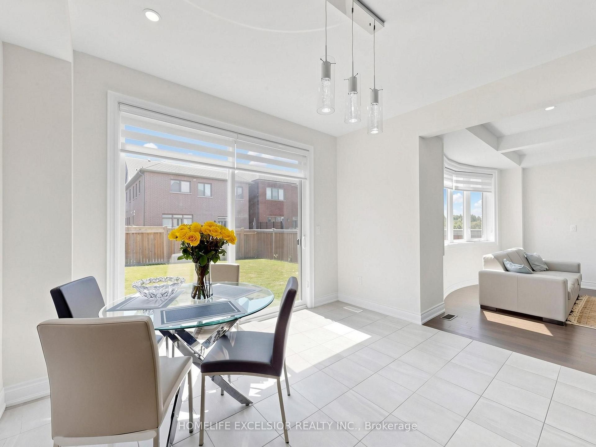 Photo 14 of 5 Manor Hampton Street, East Gwillimbury, Sharon — HOMEH