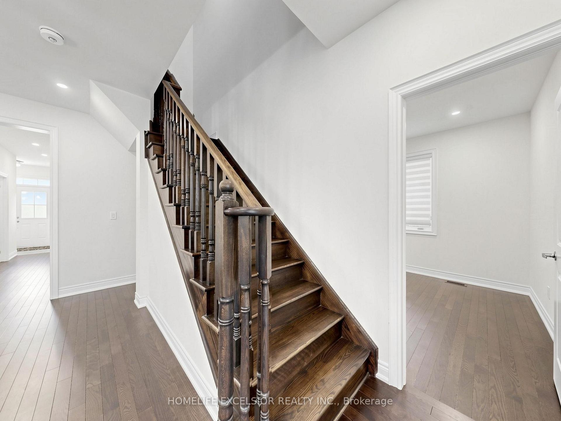 Photo 22 of 5 Manor Hampton Street, East Gwillimbury, Sharon — HOMEH
