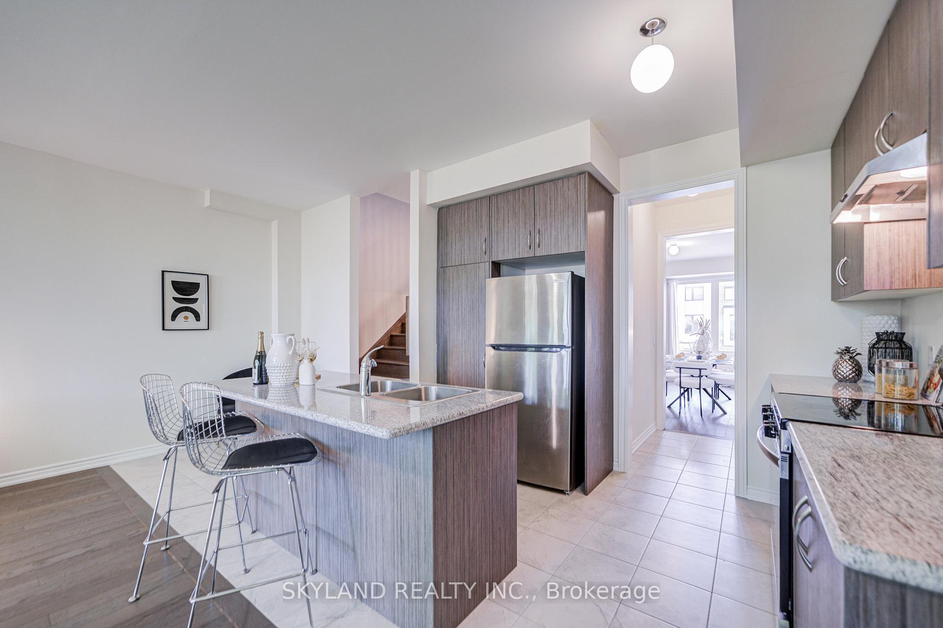 Photo 5 of 66 Puisaya Drive, Richmond Hill, Rural Richmond Hill — HOMEH