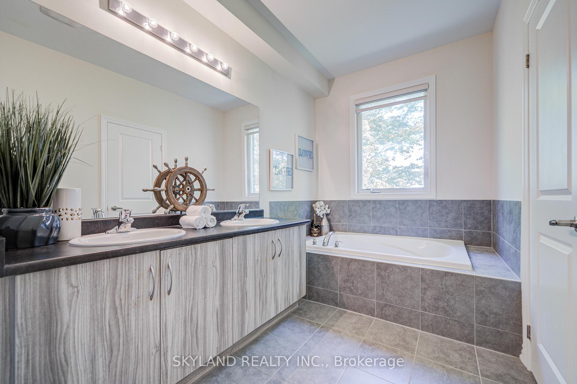 Photo 16 of 66 Puisaya Drive, Richmond Hill, Rural Richmond Hill — HOMEH
