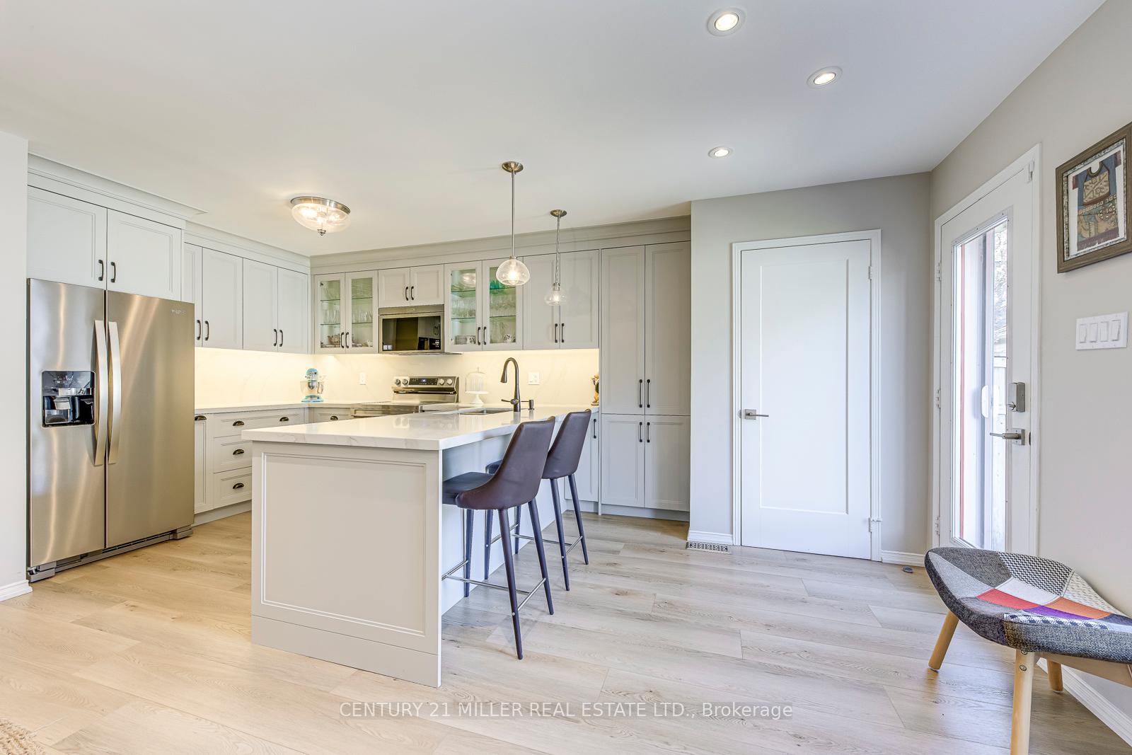 Photo 12 of 215 Roxton Road, Oakville, River Oaks — HOMEH