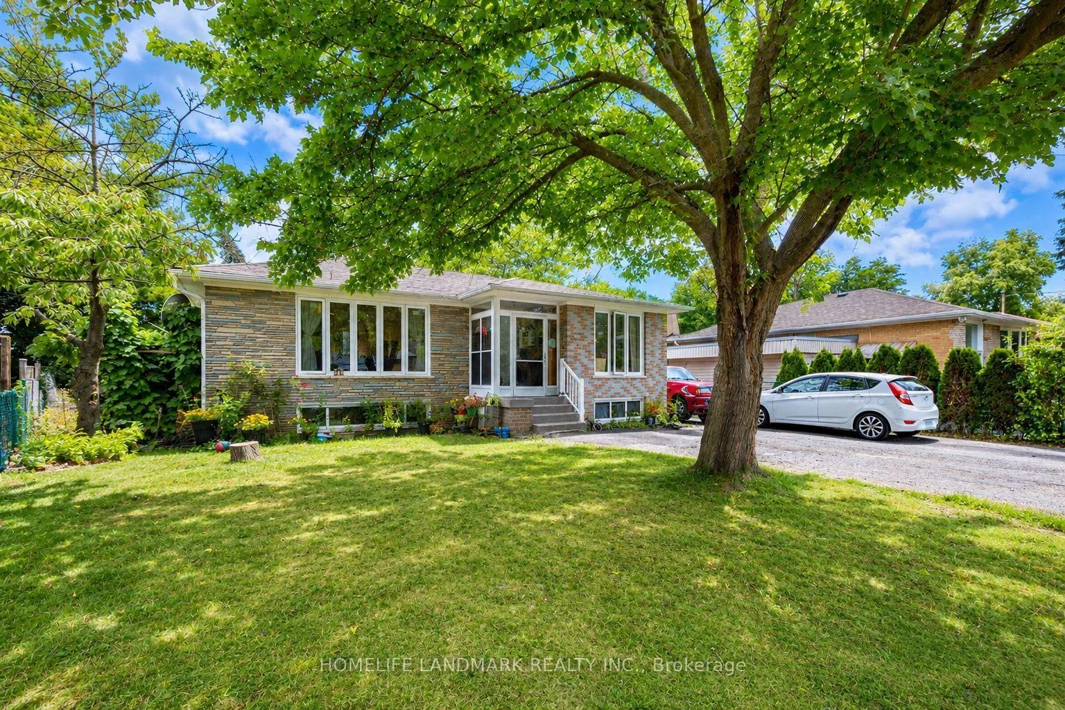 Photo 2 of 34 Gentry Crescent, Richmond Hill, Crosby — HOMEH