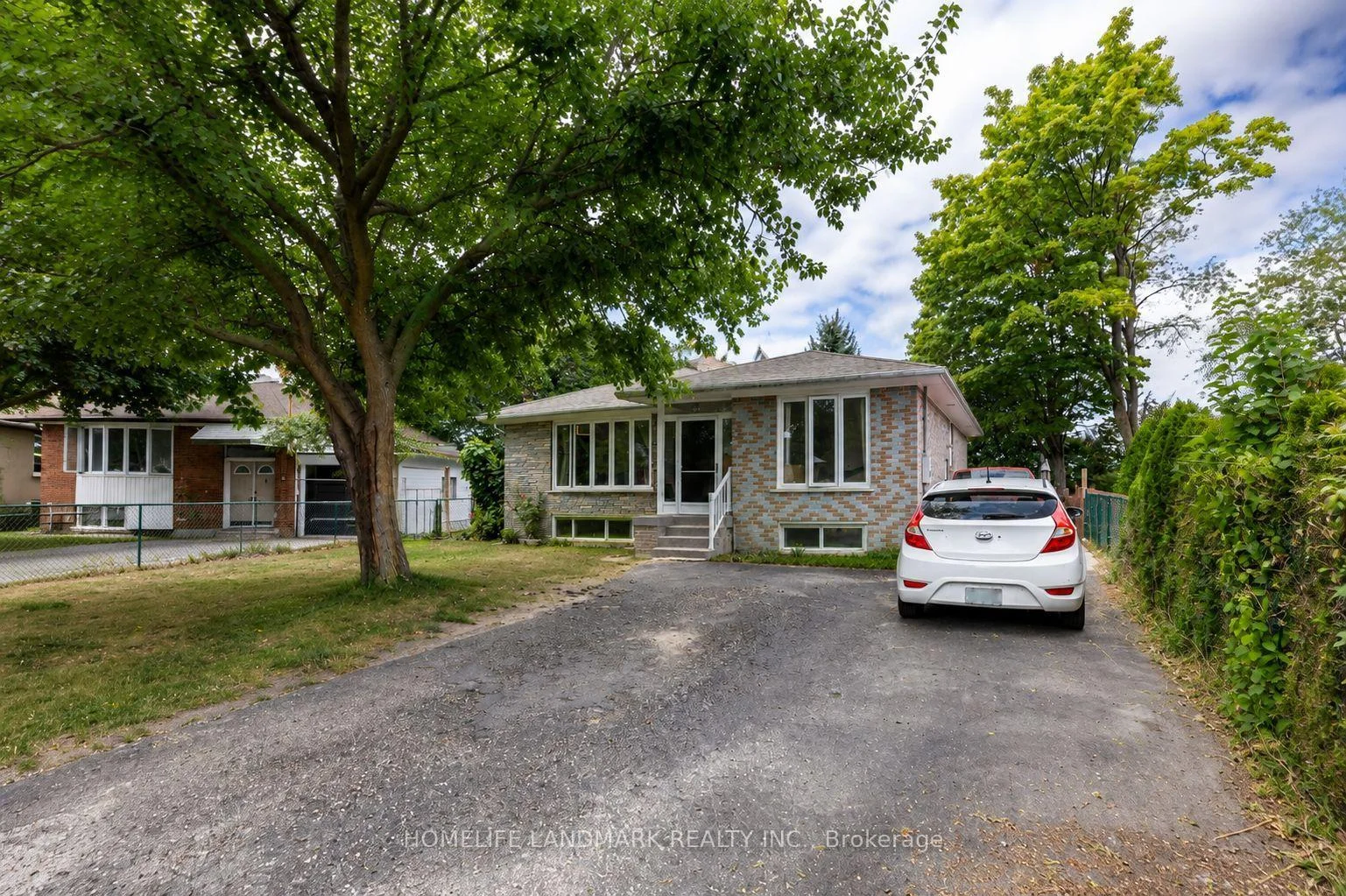 Photo 3 of 34 Gentry Crescent, Richmond Hill, Crosby — HOMEH