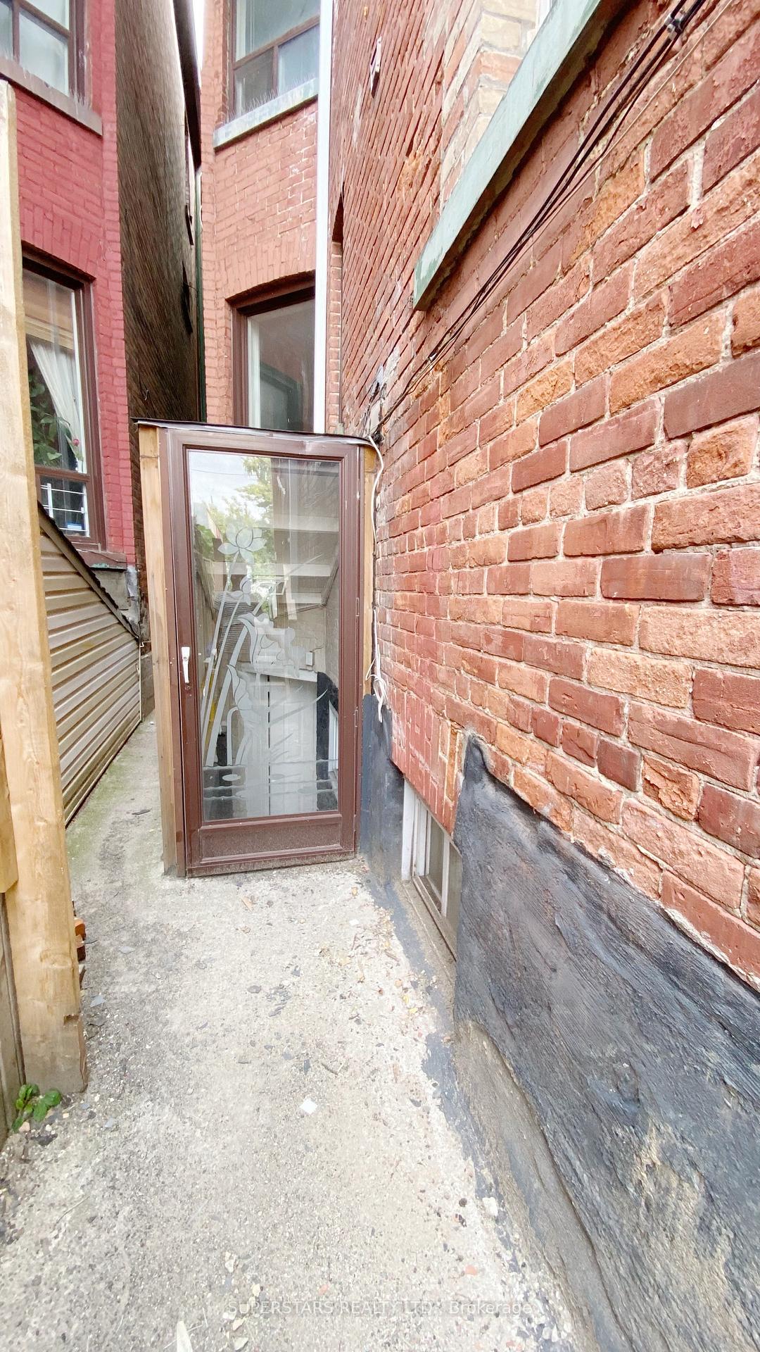 Photo 7 of Unit 1, 122 Huron Street, Toronto, Kensington-Chinatown — HOMEH