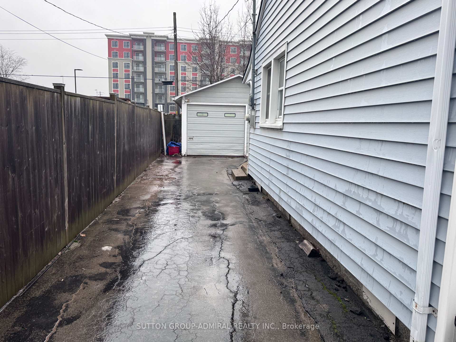 Photo 13 of 305 Crowland Avenue, Welland, Lincoln/Crowland — HOMEH